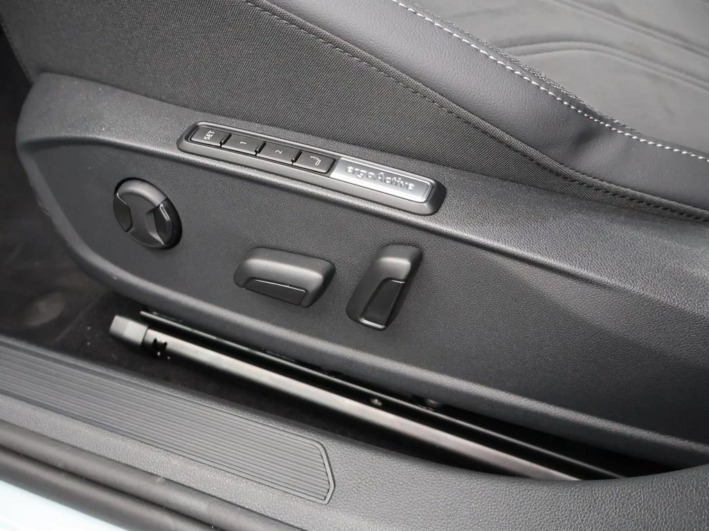 Volkswagen Golf VIII Golf Style Business 1.5 eTSI 150pk AUTOMAAT *DEMO*