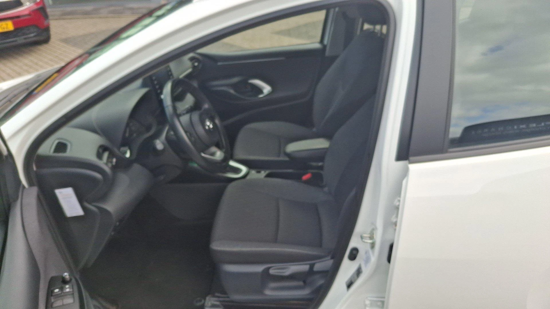 Toyota-Yaris-image-17