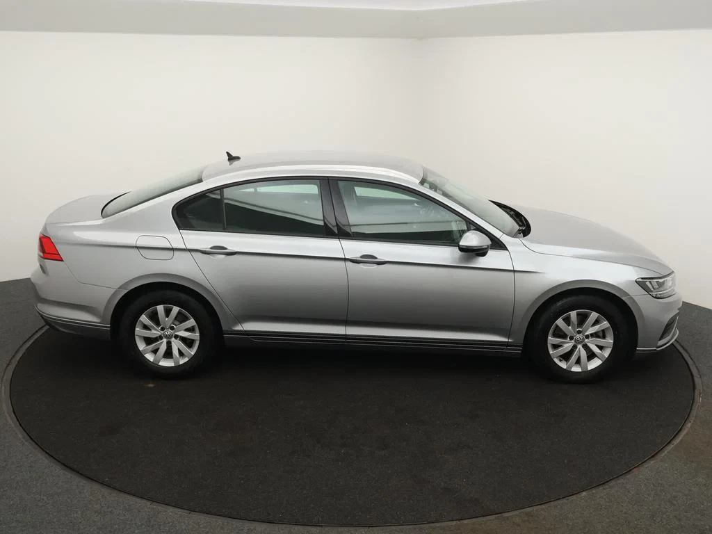 Volkswagen-Passat-image-7