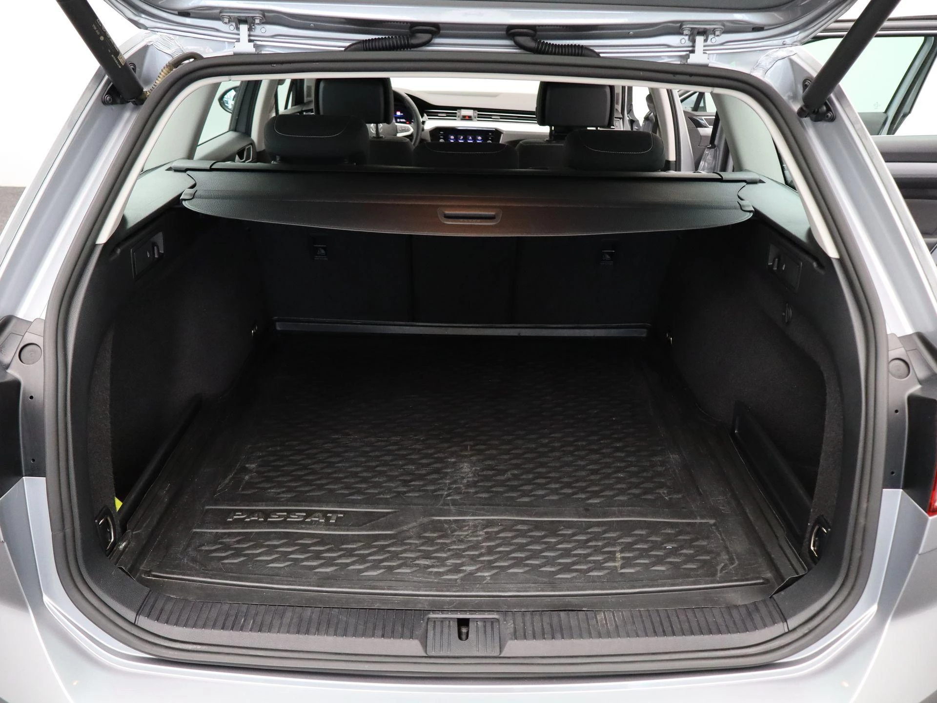 Volkswagen-Passat-image-26