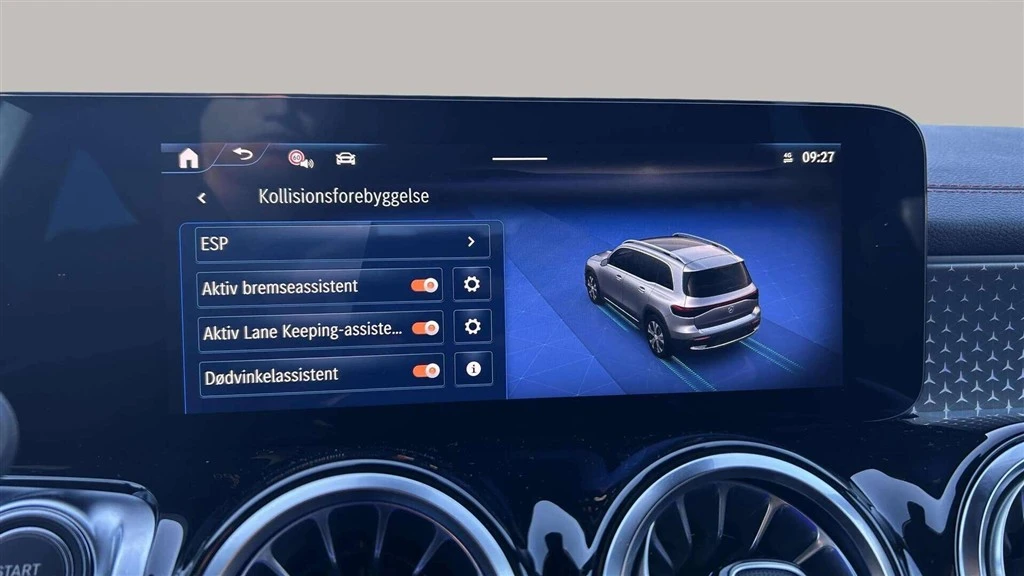 Mercedes-Benz-EQB-image-19