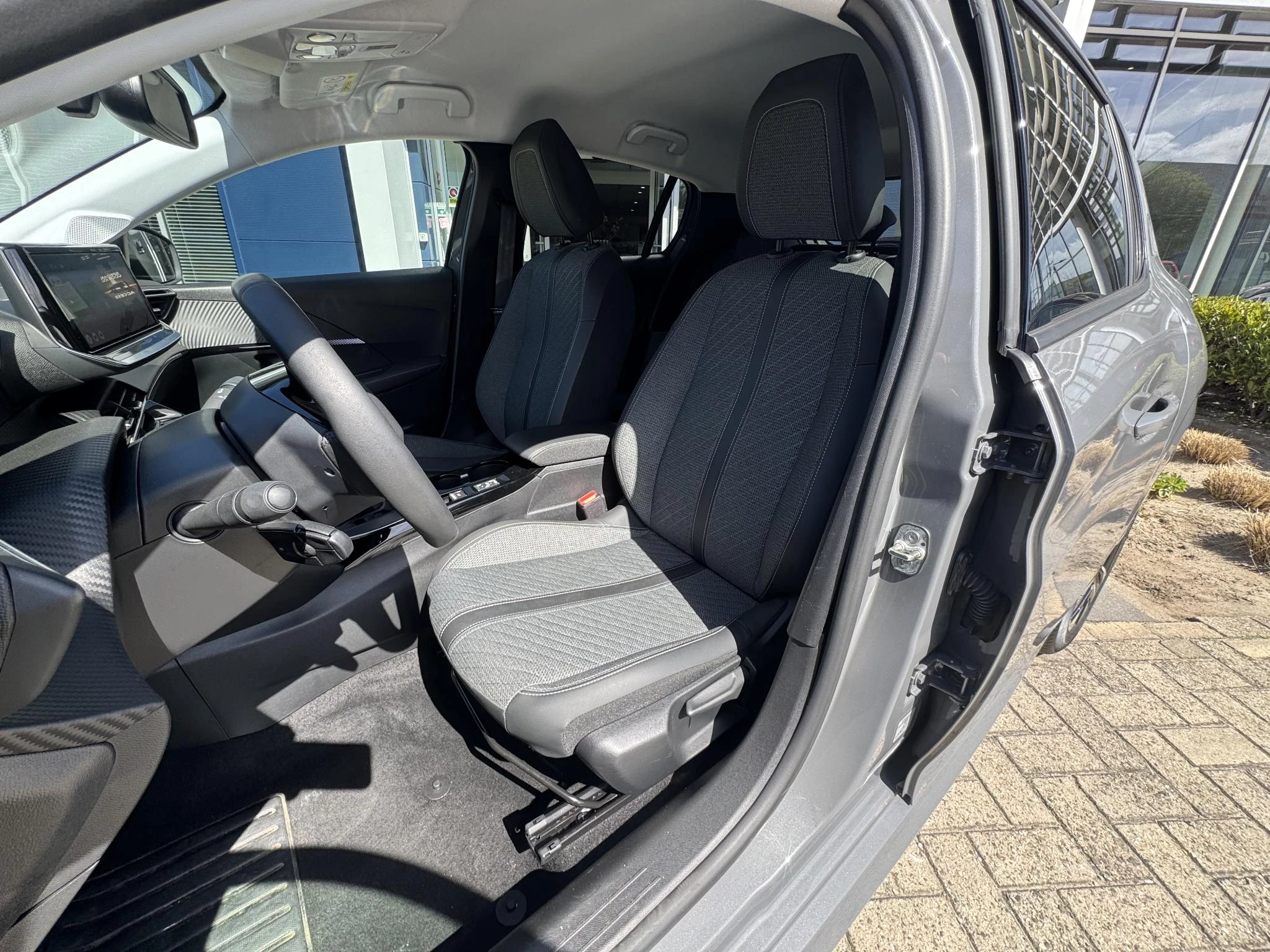 Peugeot-208-image-16