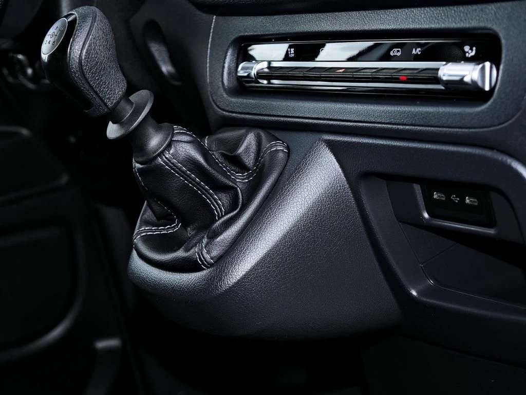 Mercedes-Benz-Vito 116-image-11