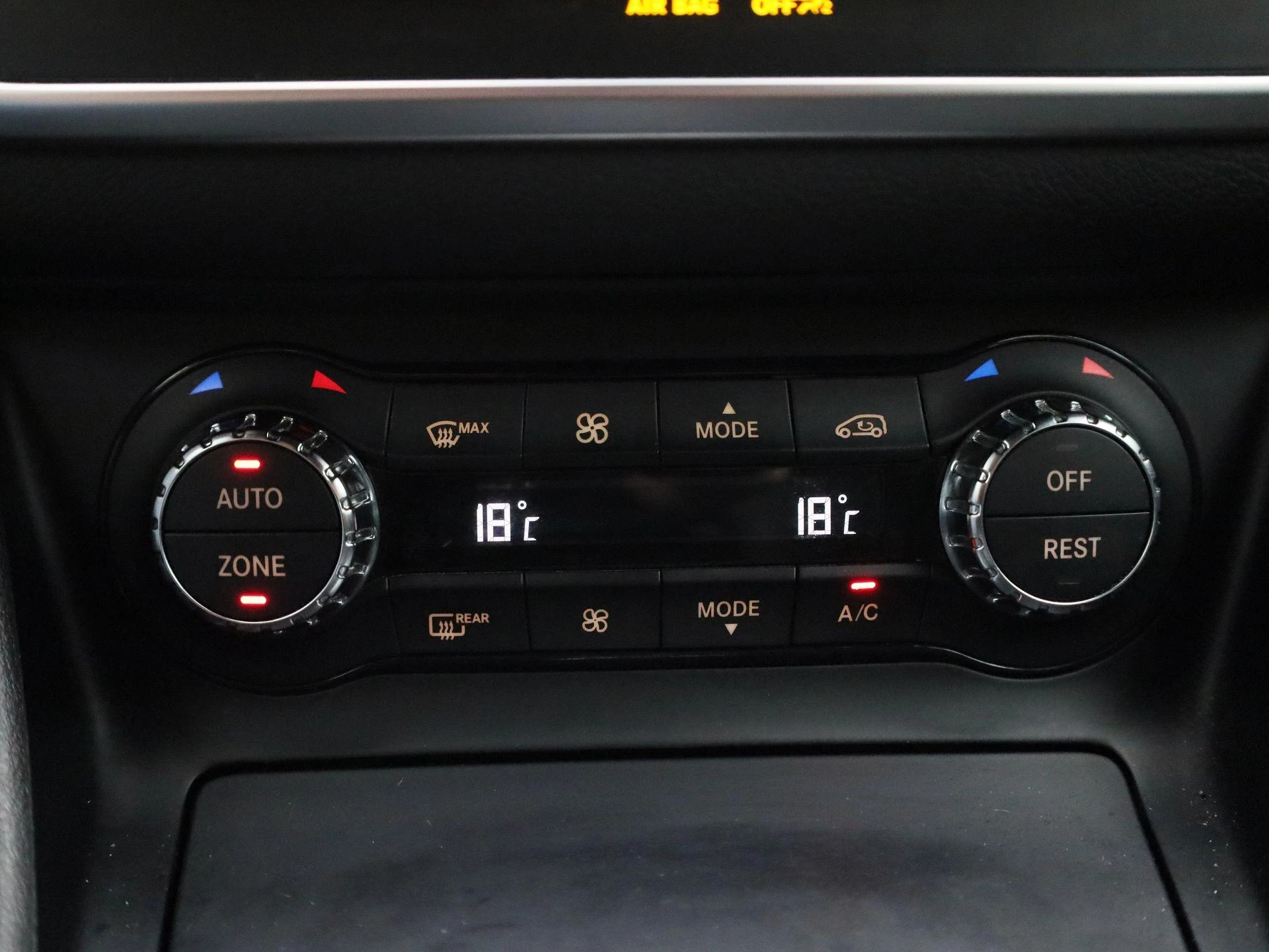 Mercedes-Benz-GLA-image-18