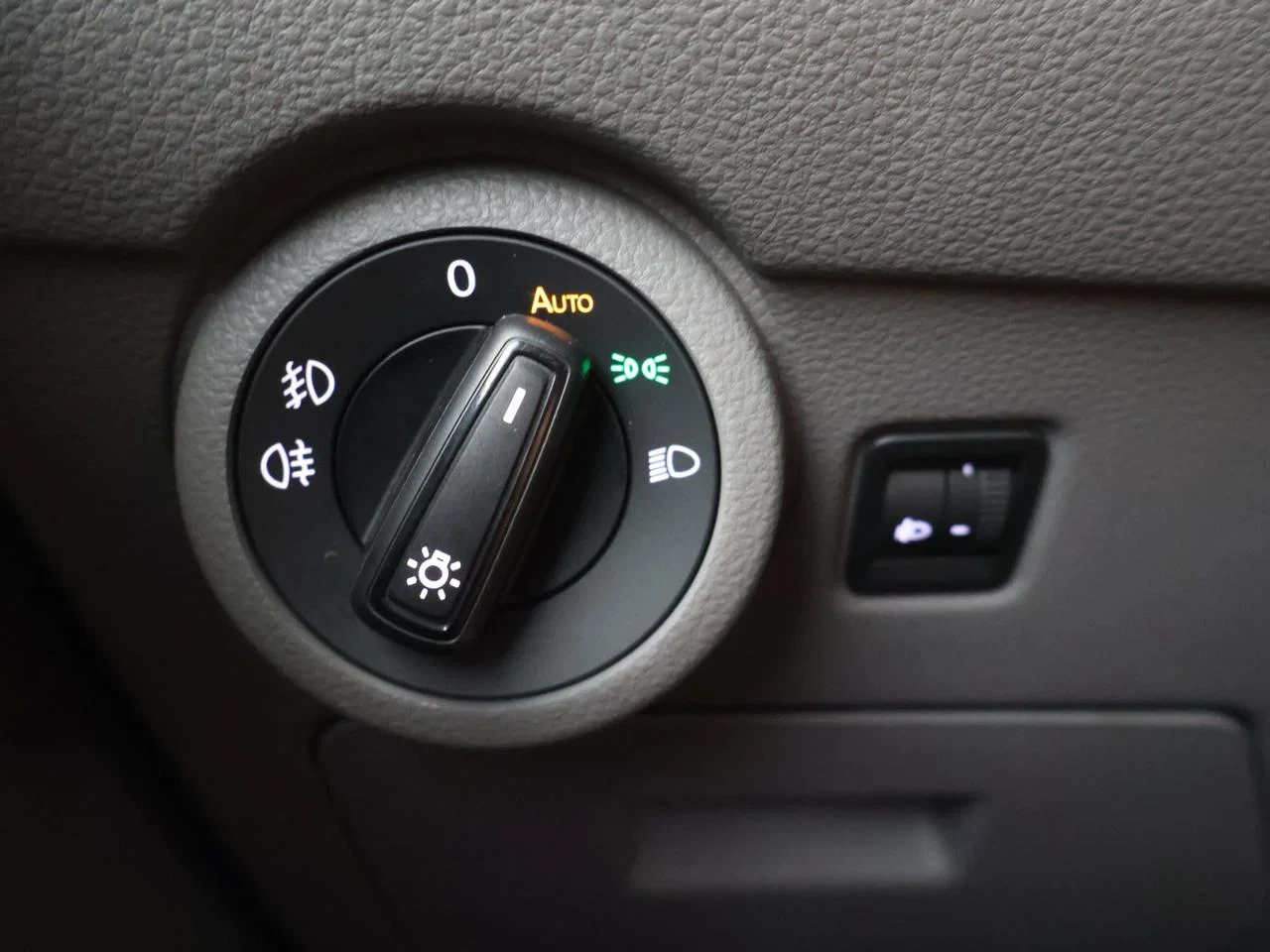 Volkswagen-Transporter-image-25