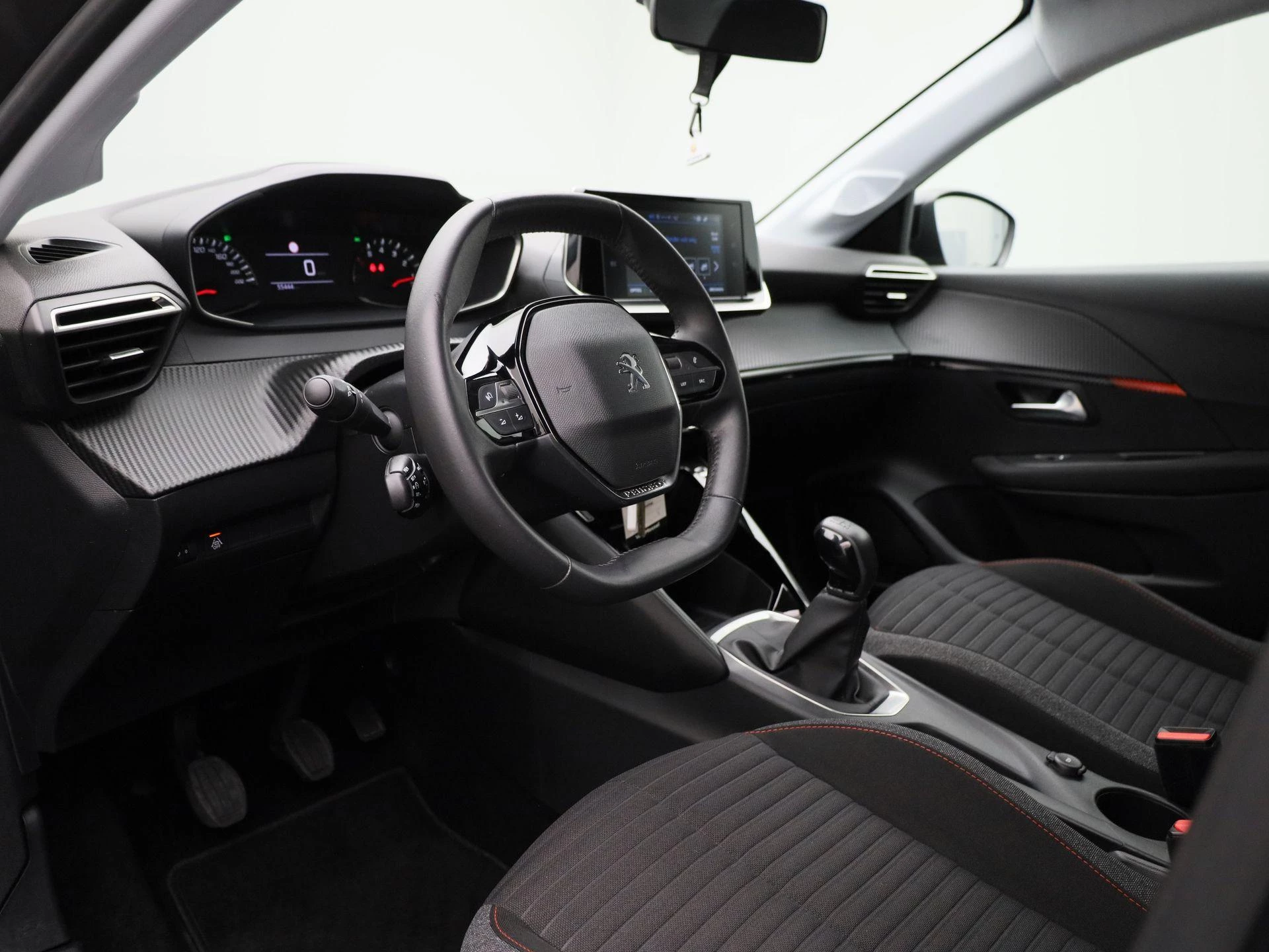 Peugeot-208-image-28