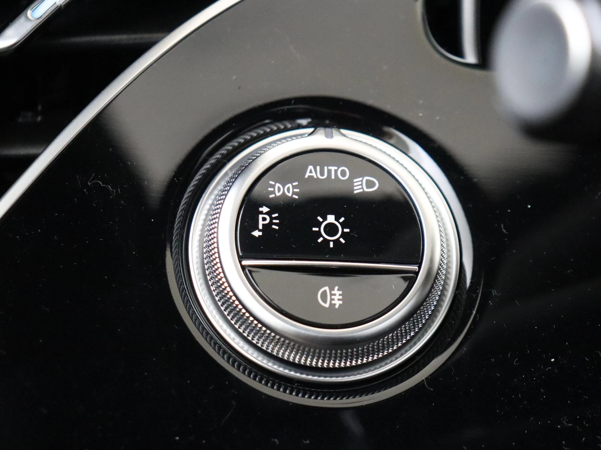 Mercedes-Benz-E-Klasse-image-26