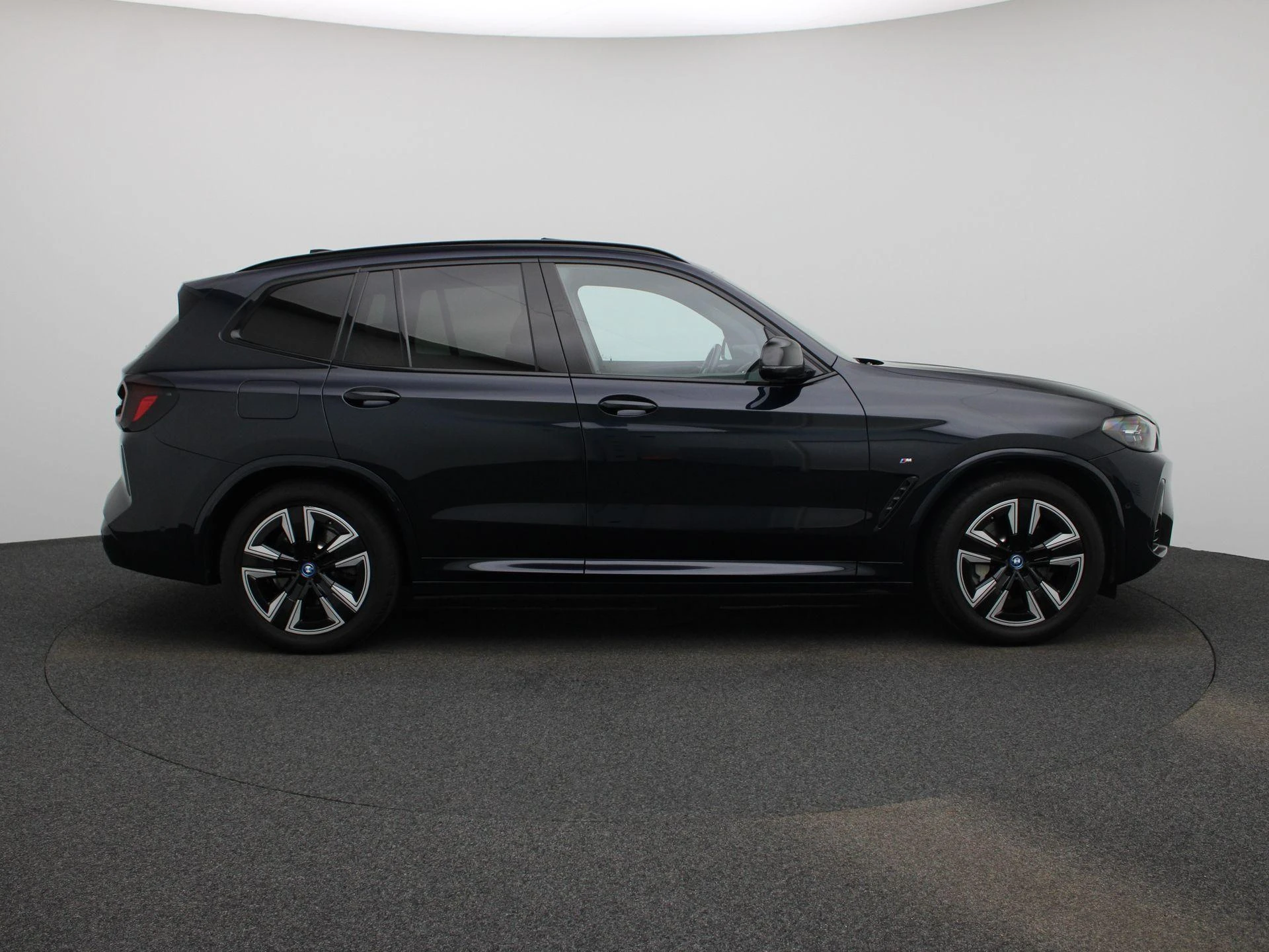 BMW-iX3-image-5