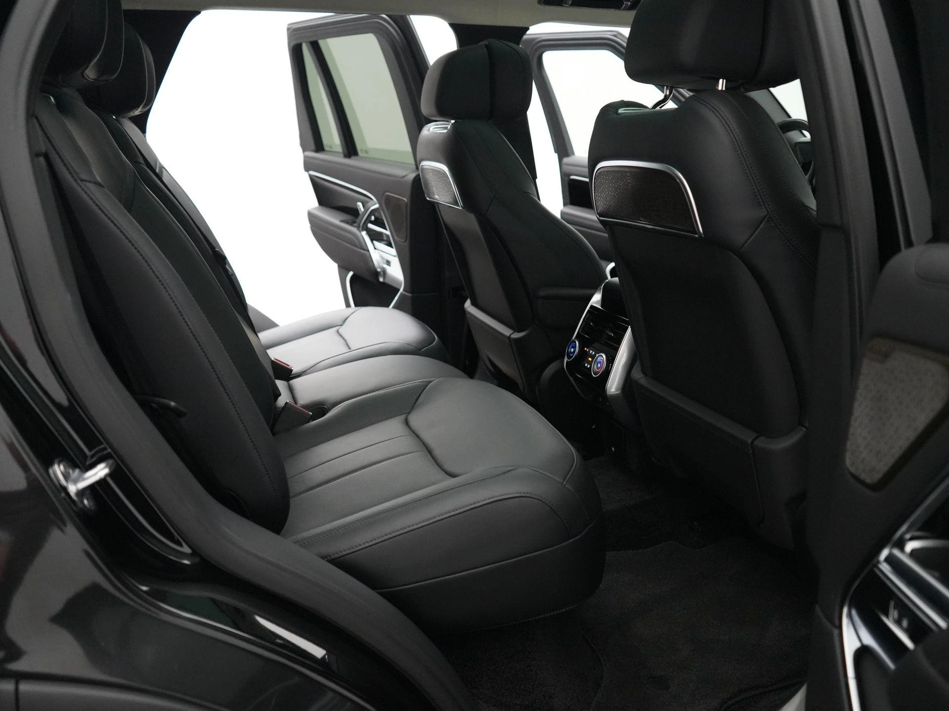 Land Rover-Range Rover-image-50