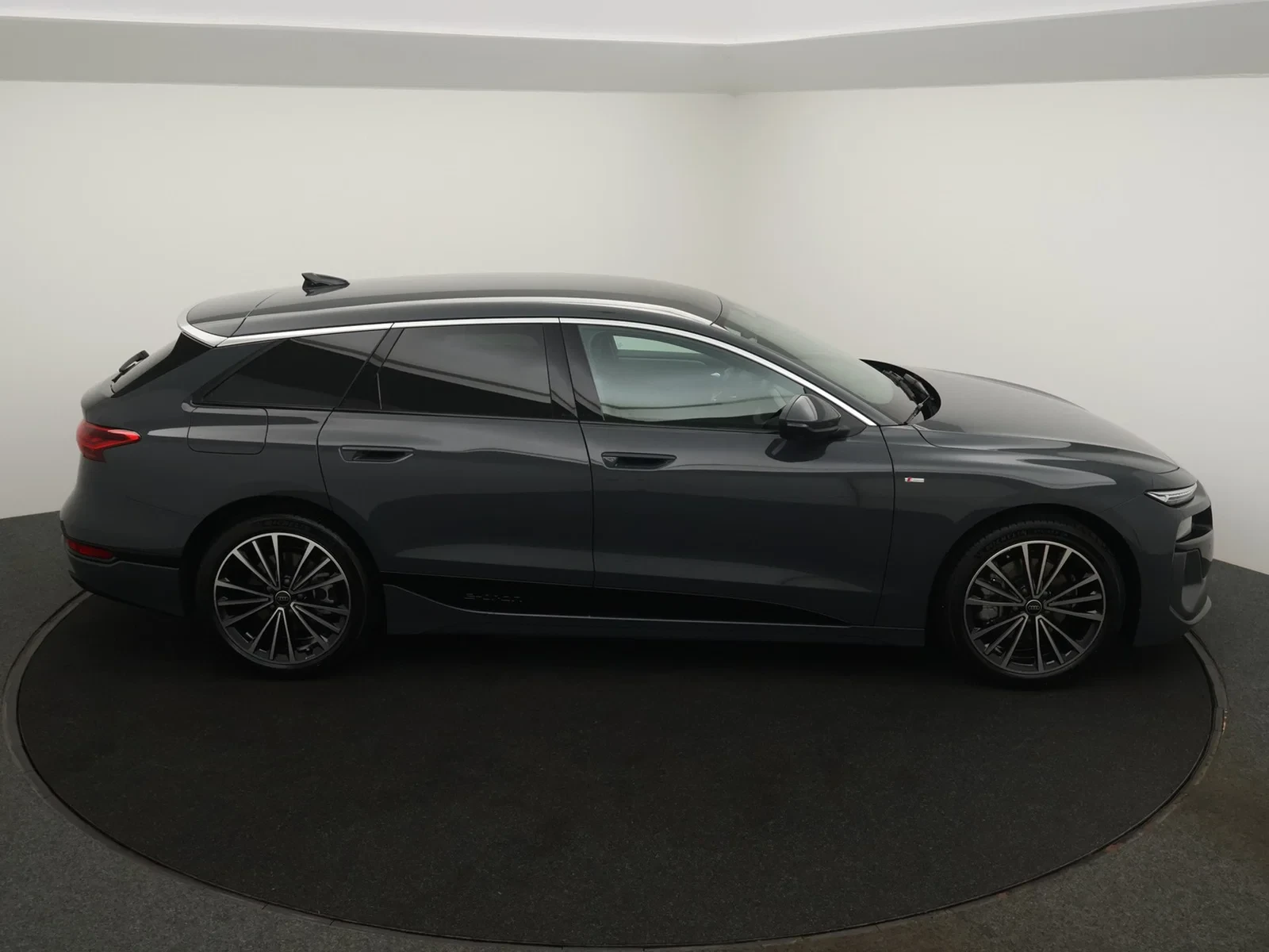 Audi-A6 Avant e-tron-image-6
