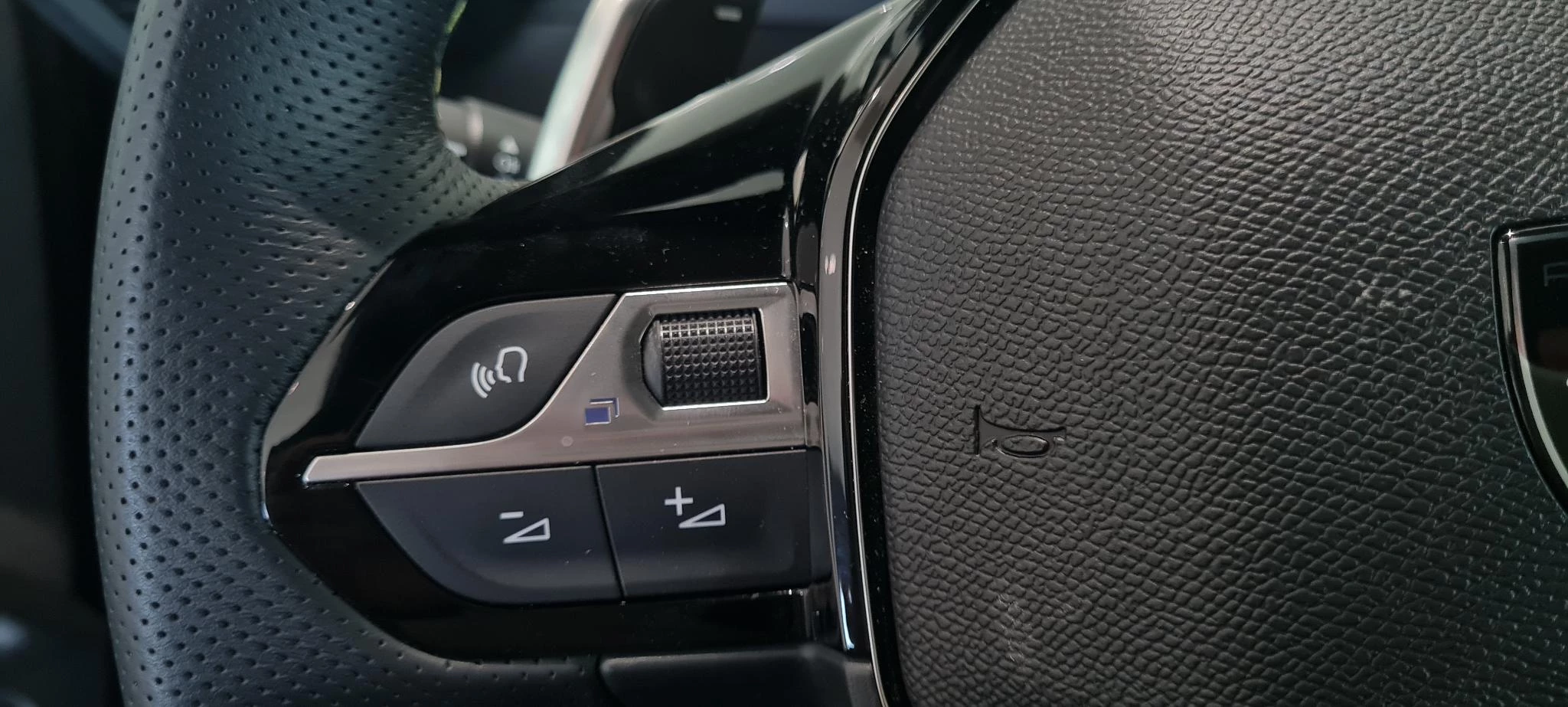 Peugeot 2008 1.2 Hybrid 145 GT