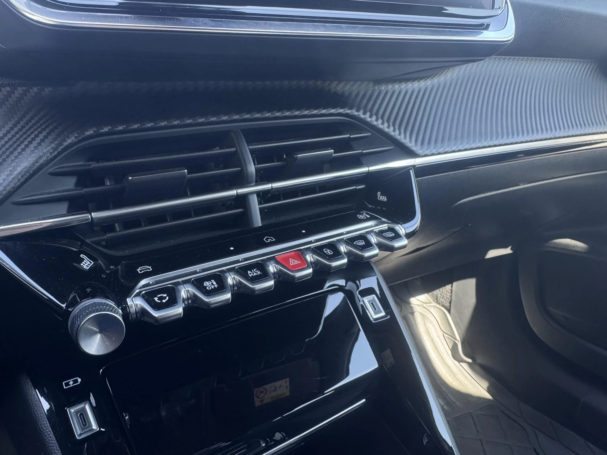 Peugeot e-2008 EV Allure 54 kWh