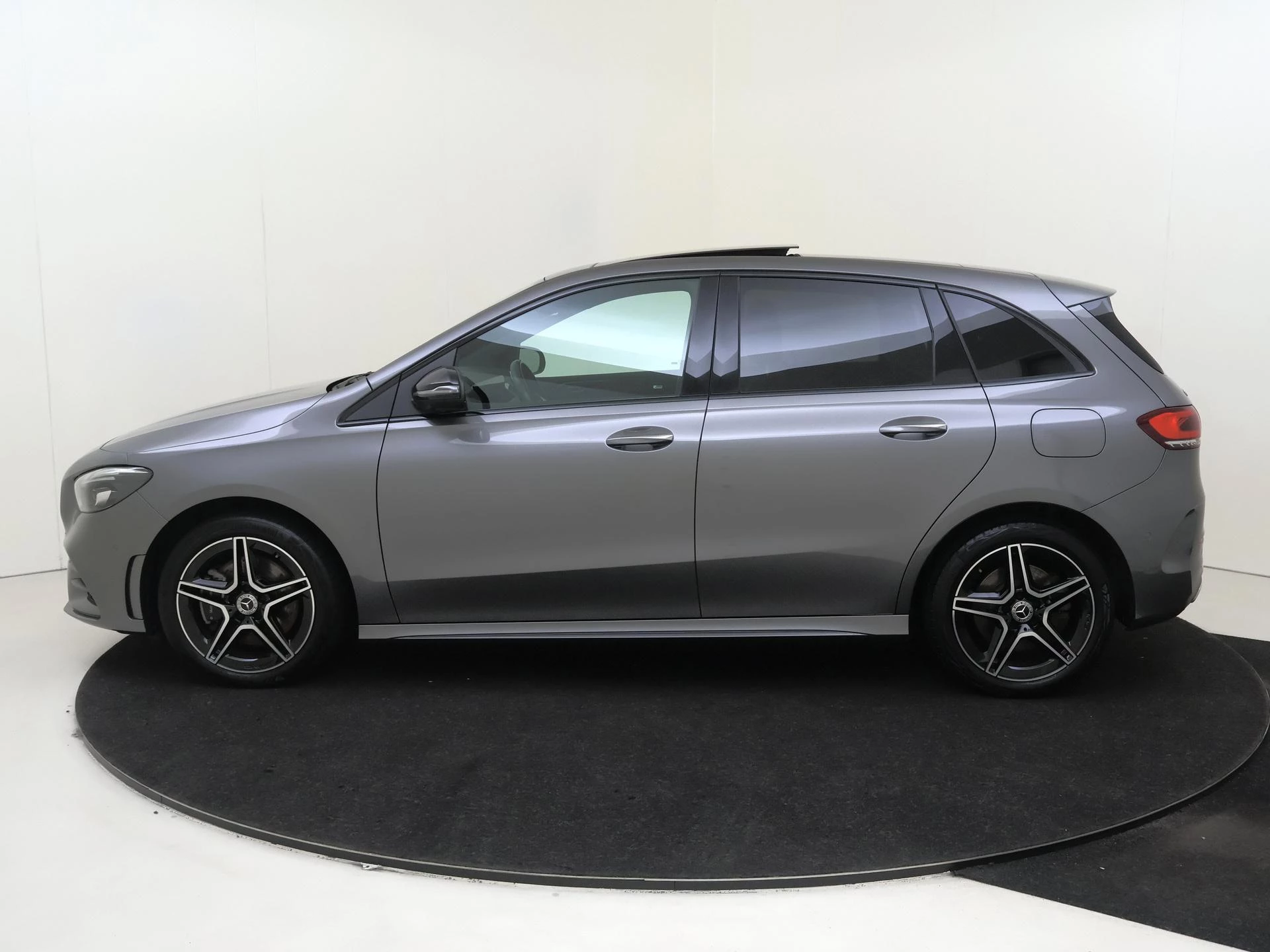 Mercedes-Benz-B-Klasse-image-7