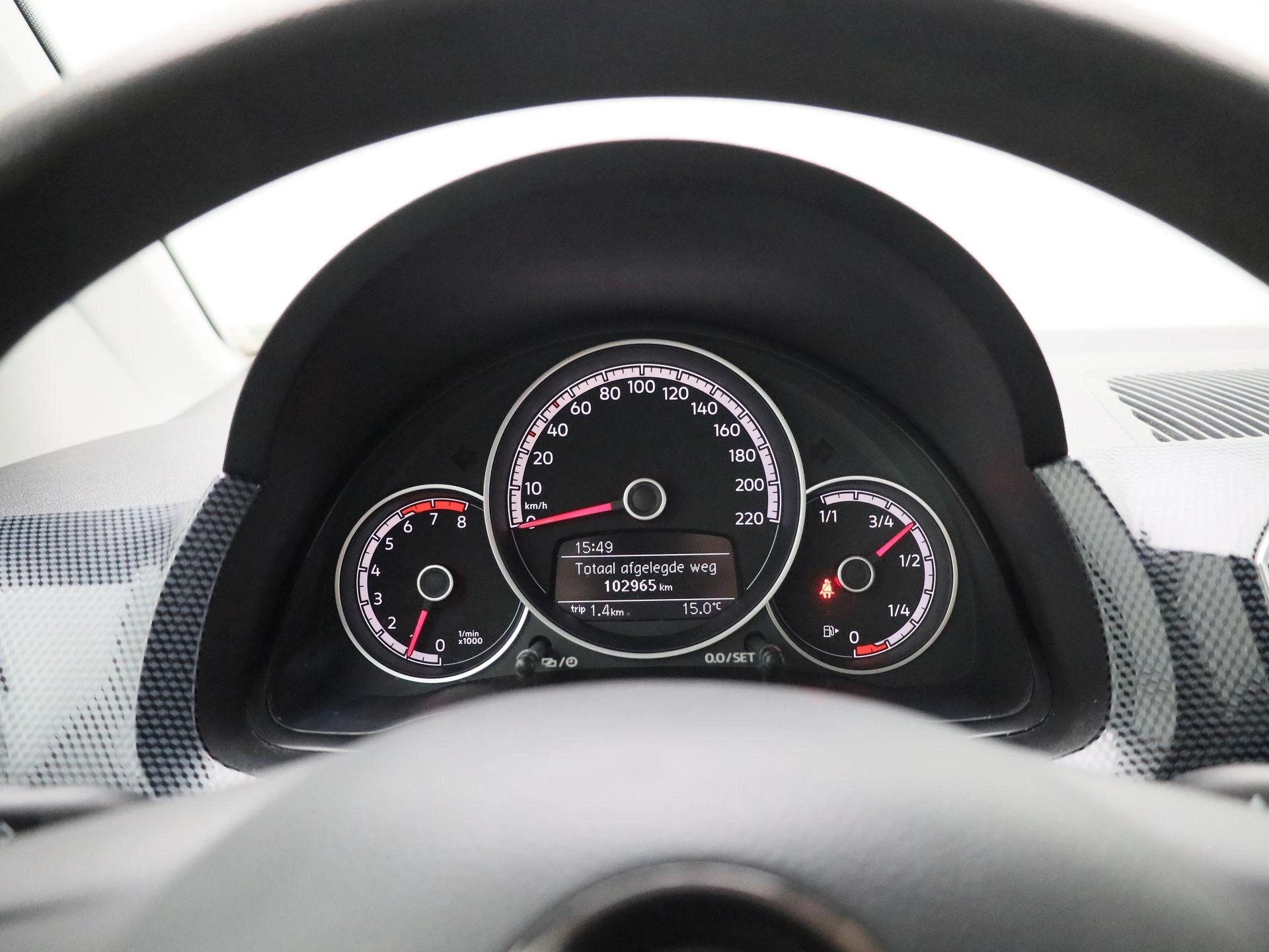 Volkswagen-up!-image-12