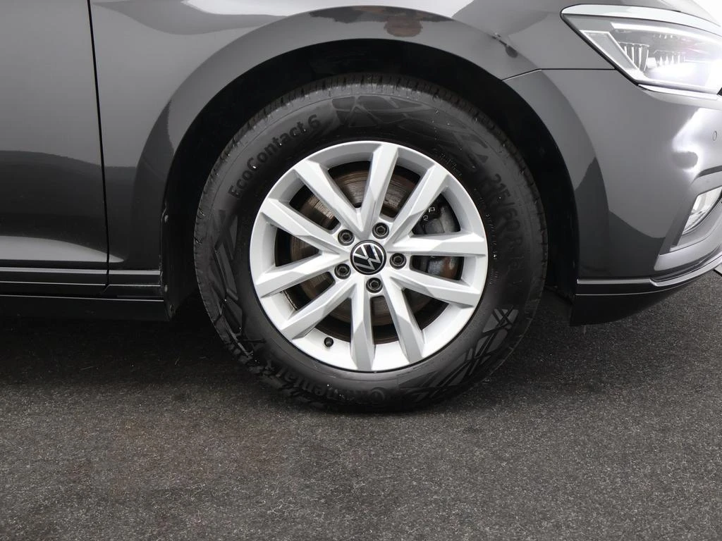 Volkswagen-Passat-image-9