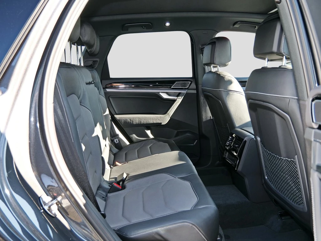 Volkswagen-Touareg-image-10