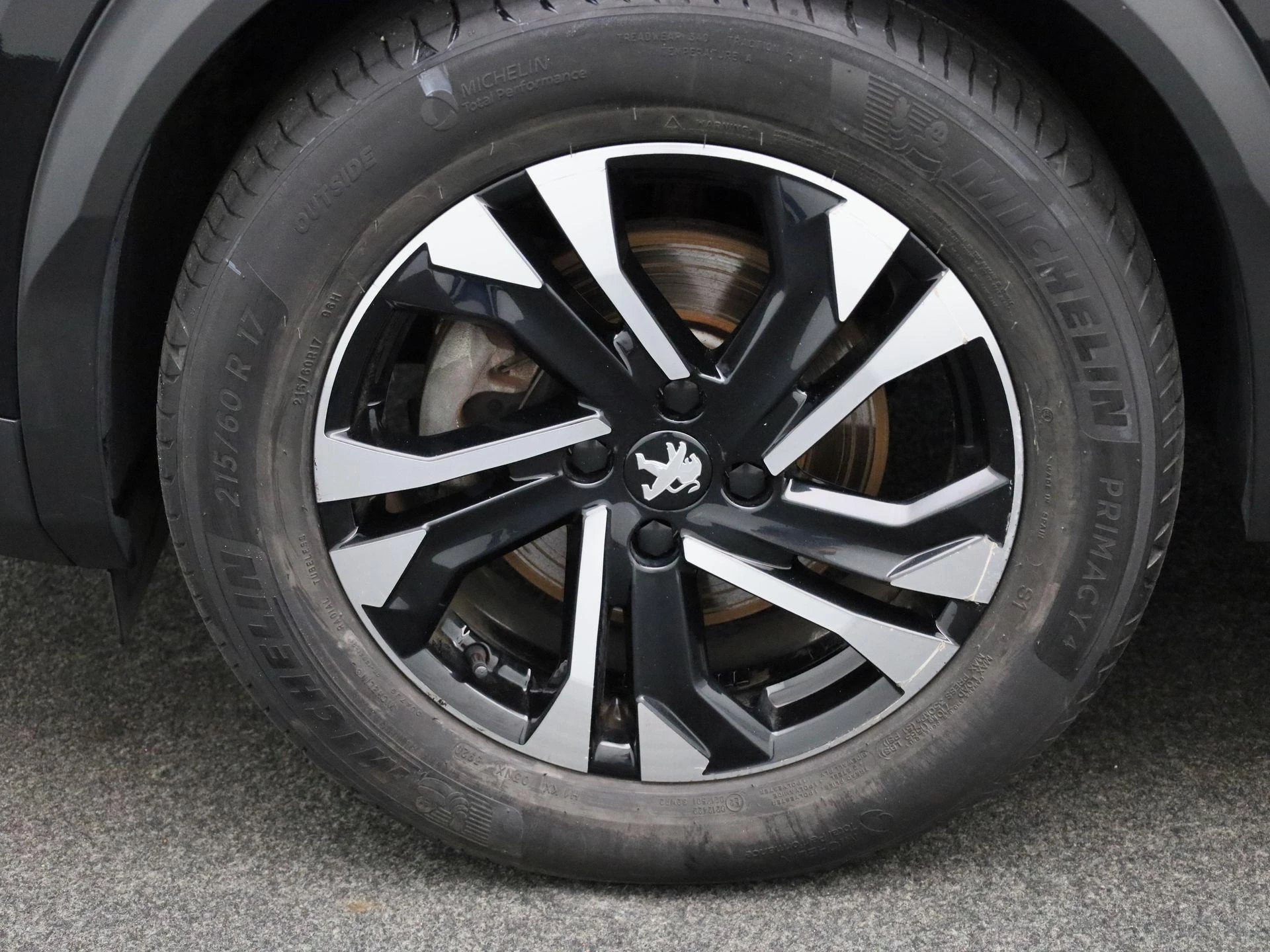 Peugeot-e-2008-image-16
