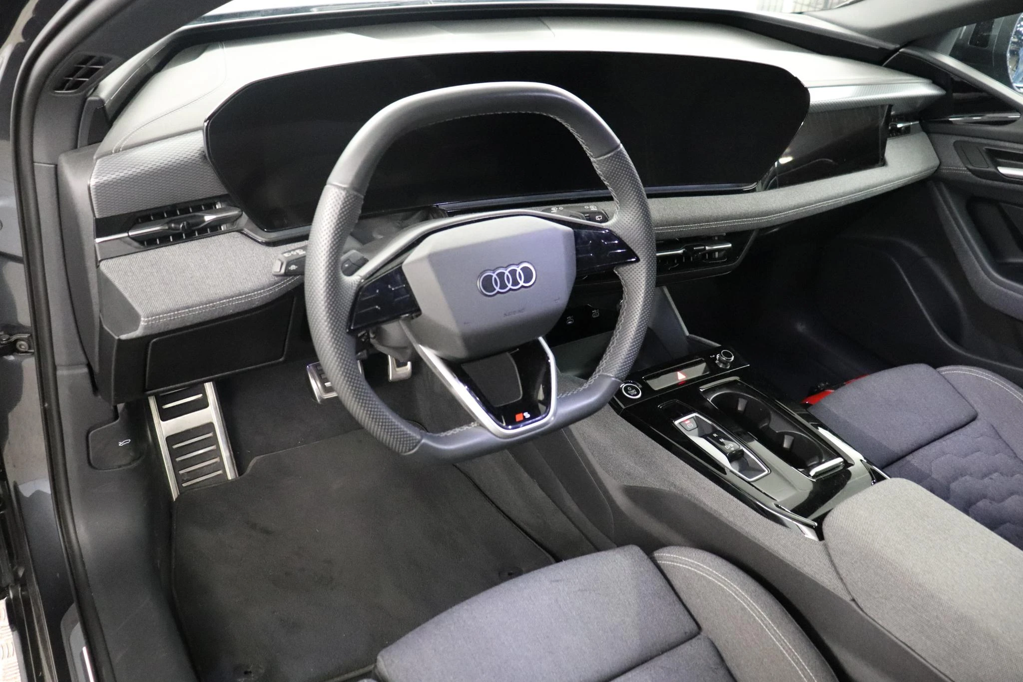Audi-A6 Avant e-tron-image-11