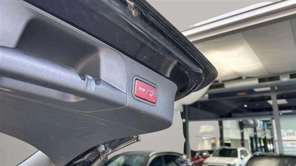 Mercedes-Benz-EQB-image-21