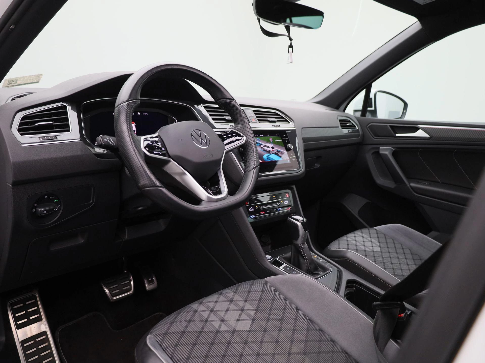 Volkswagen-Tiguan-image-38