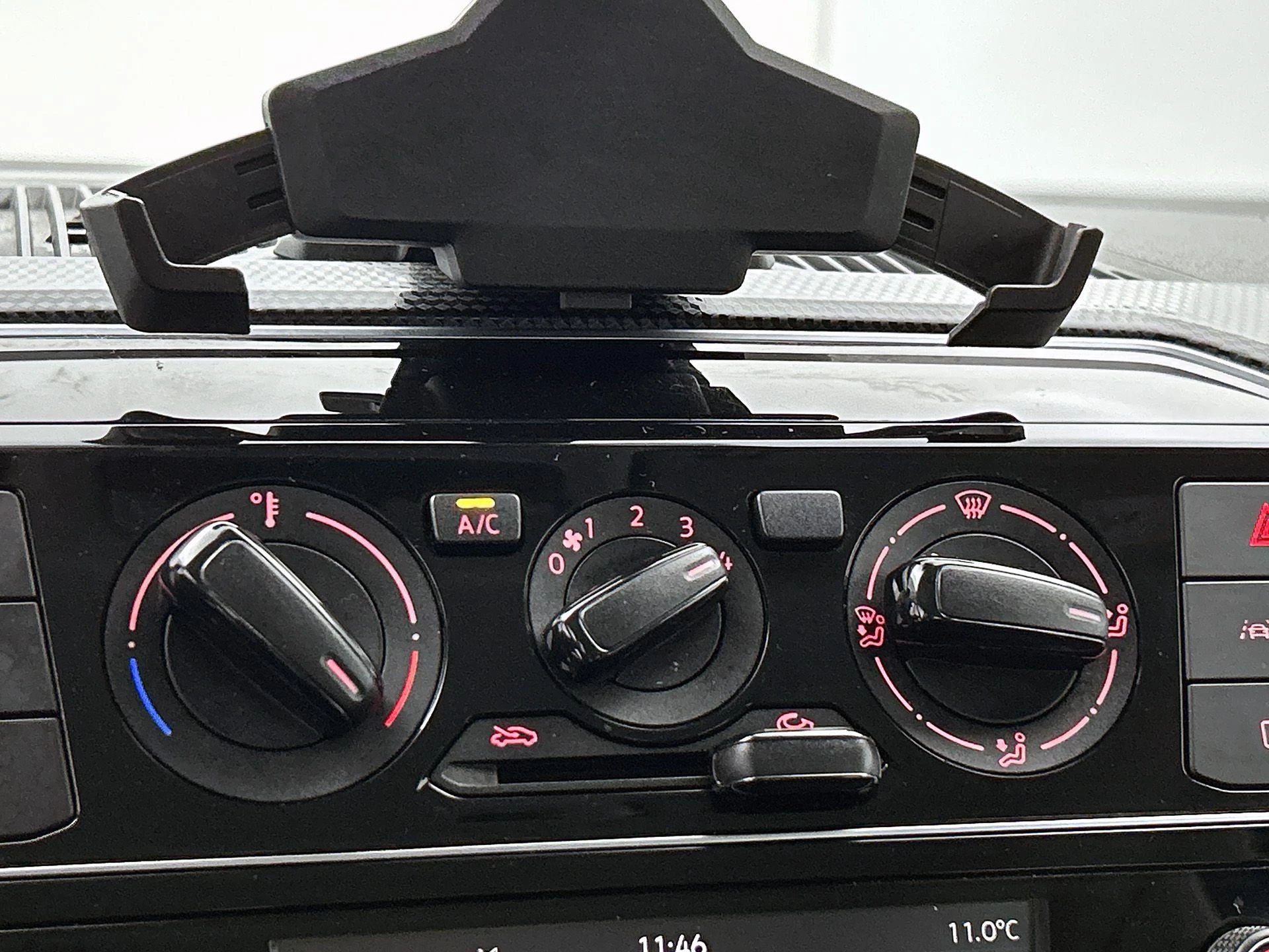 Volkswagen-up!-image-22