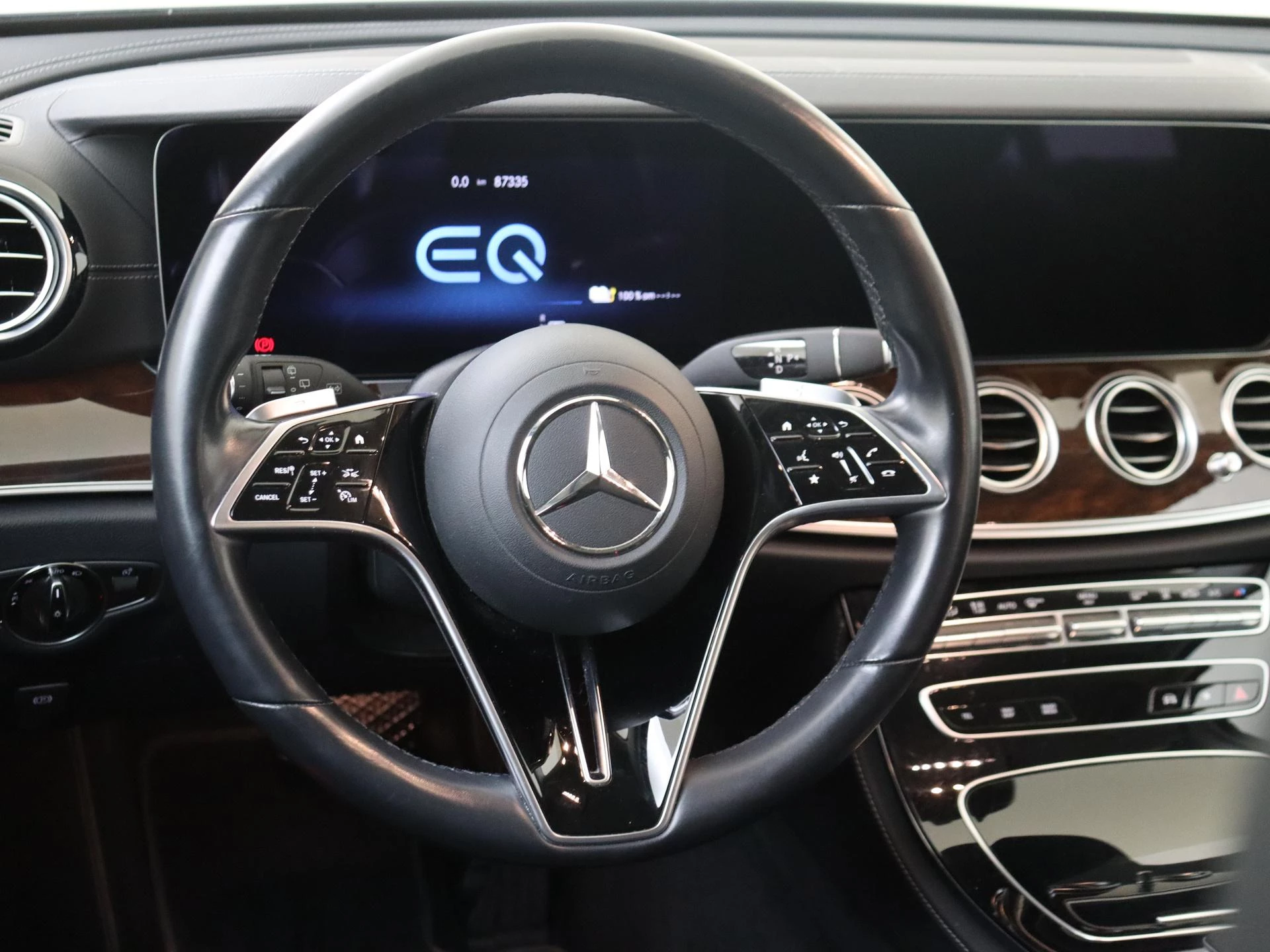 Mercedes-Benz-E-Klasse-image-9