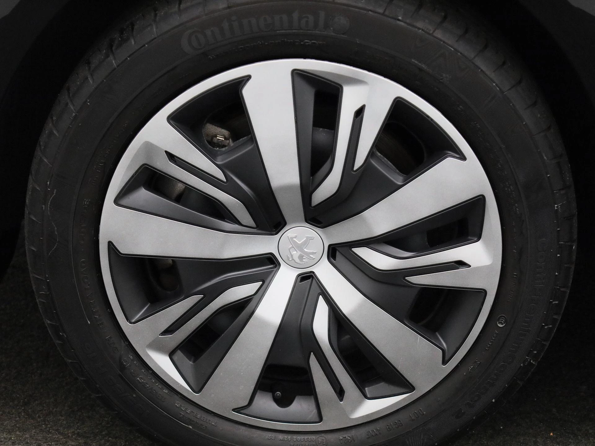 Peugeot-e-208-image-15
