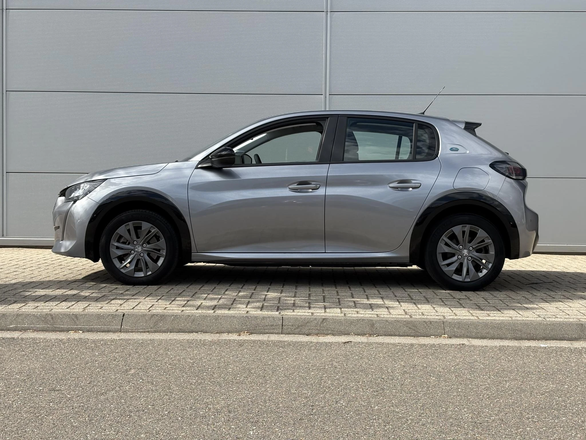 Peugeot-e-208-image-2