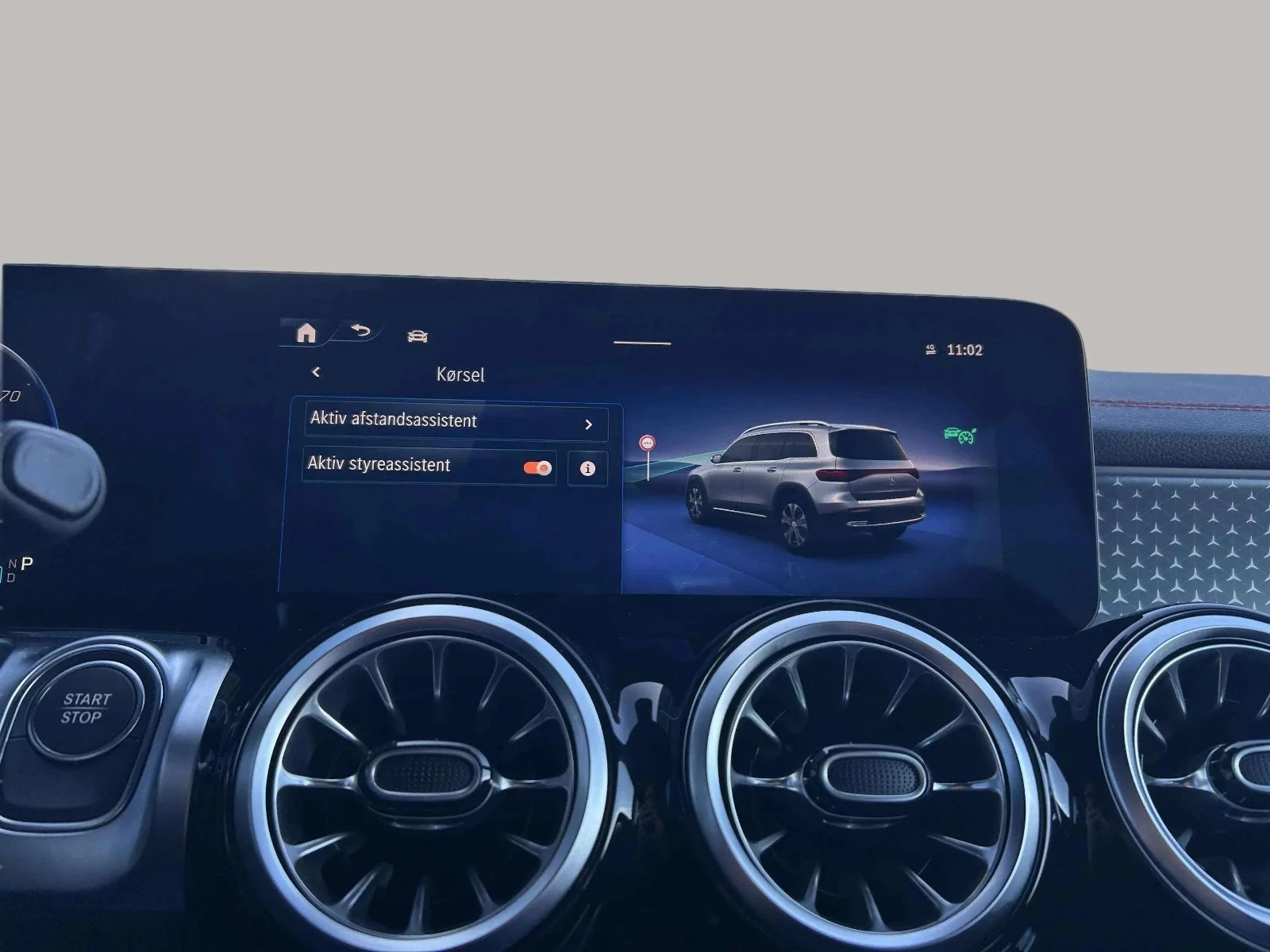 Mercedes-Benz-EQB-image-17