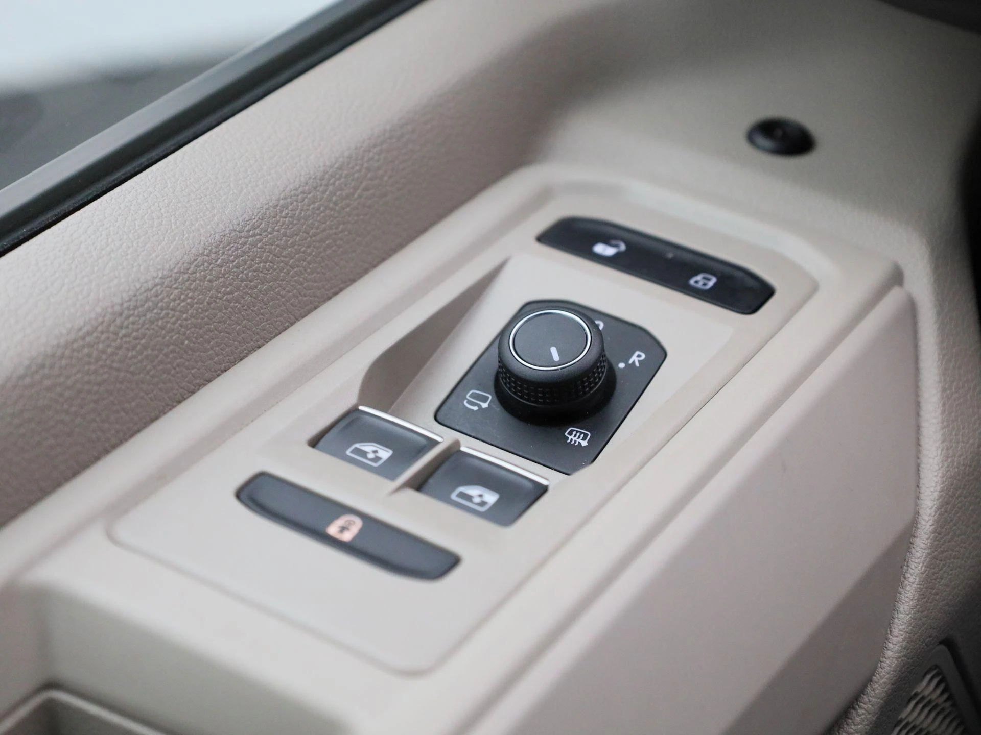 Volkswagen-Multivan-image-30