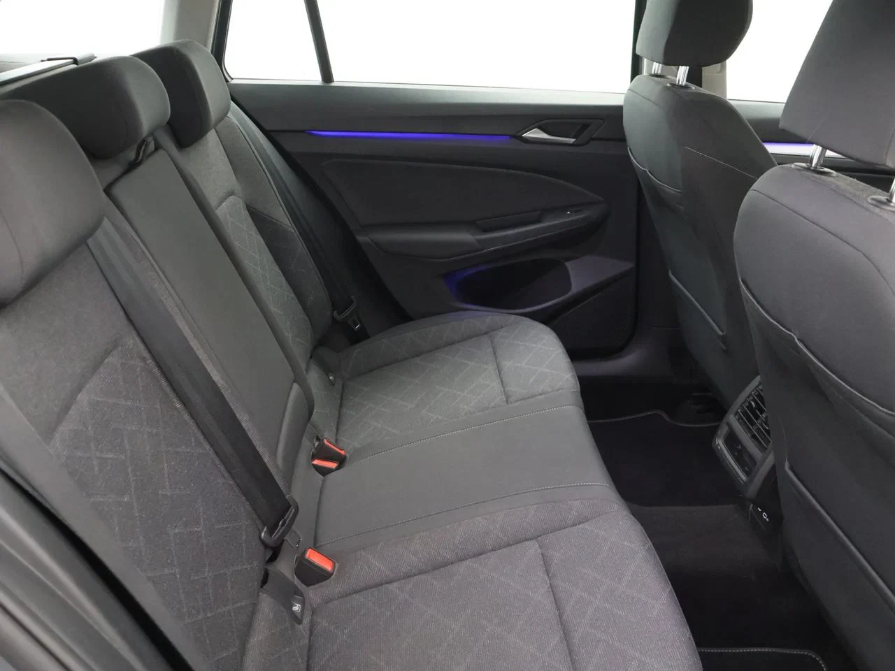 Volkswagen-Golf-image-4