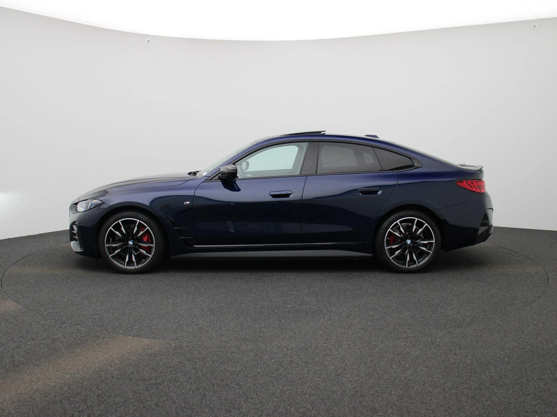 BMW-i4-image-3