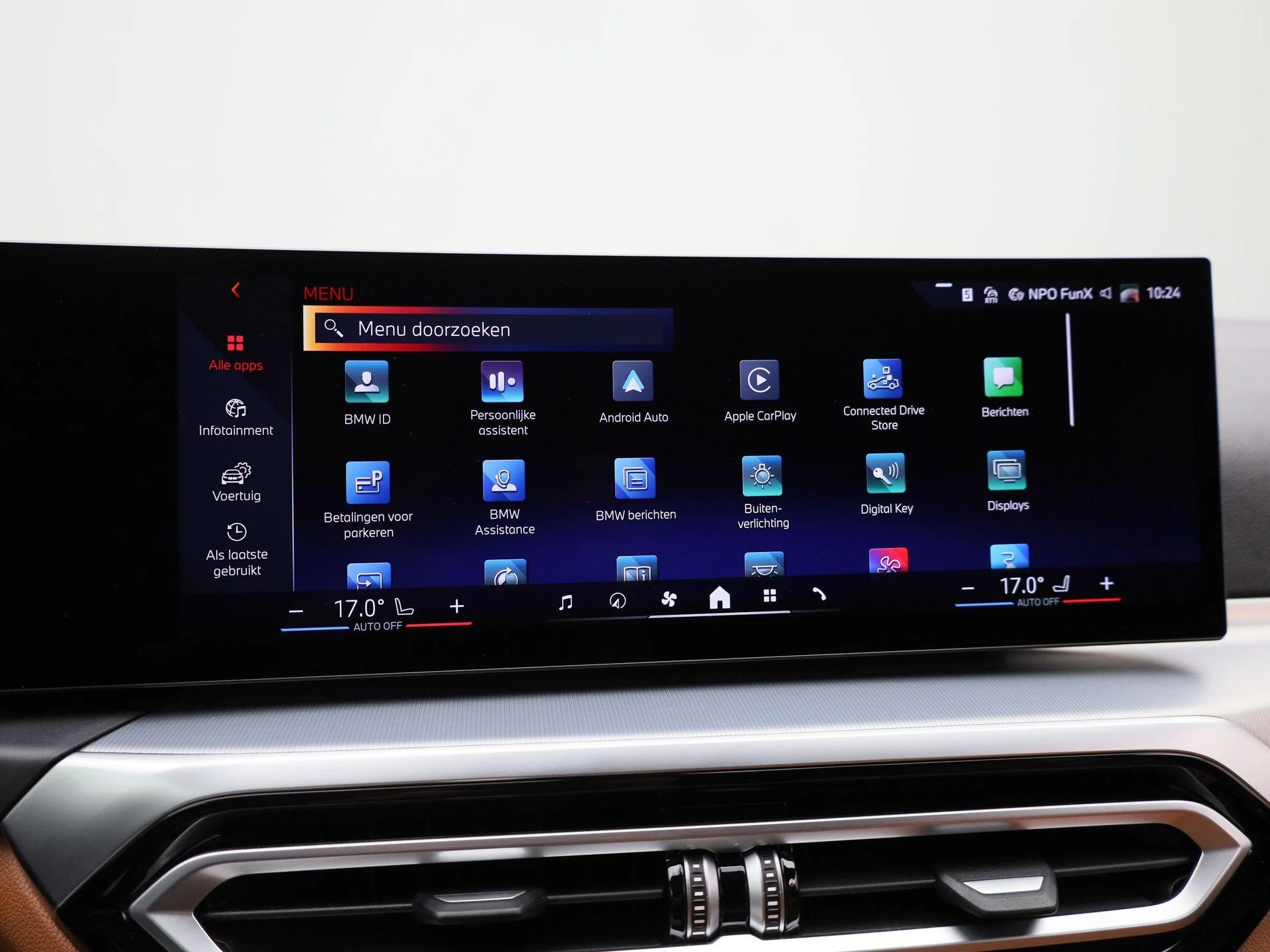 BMW-i4-image-28