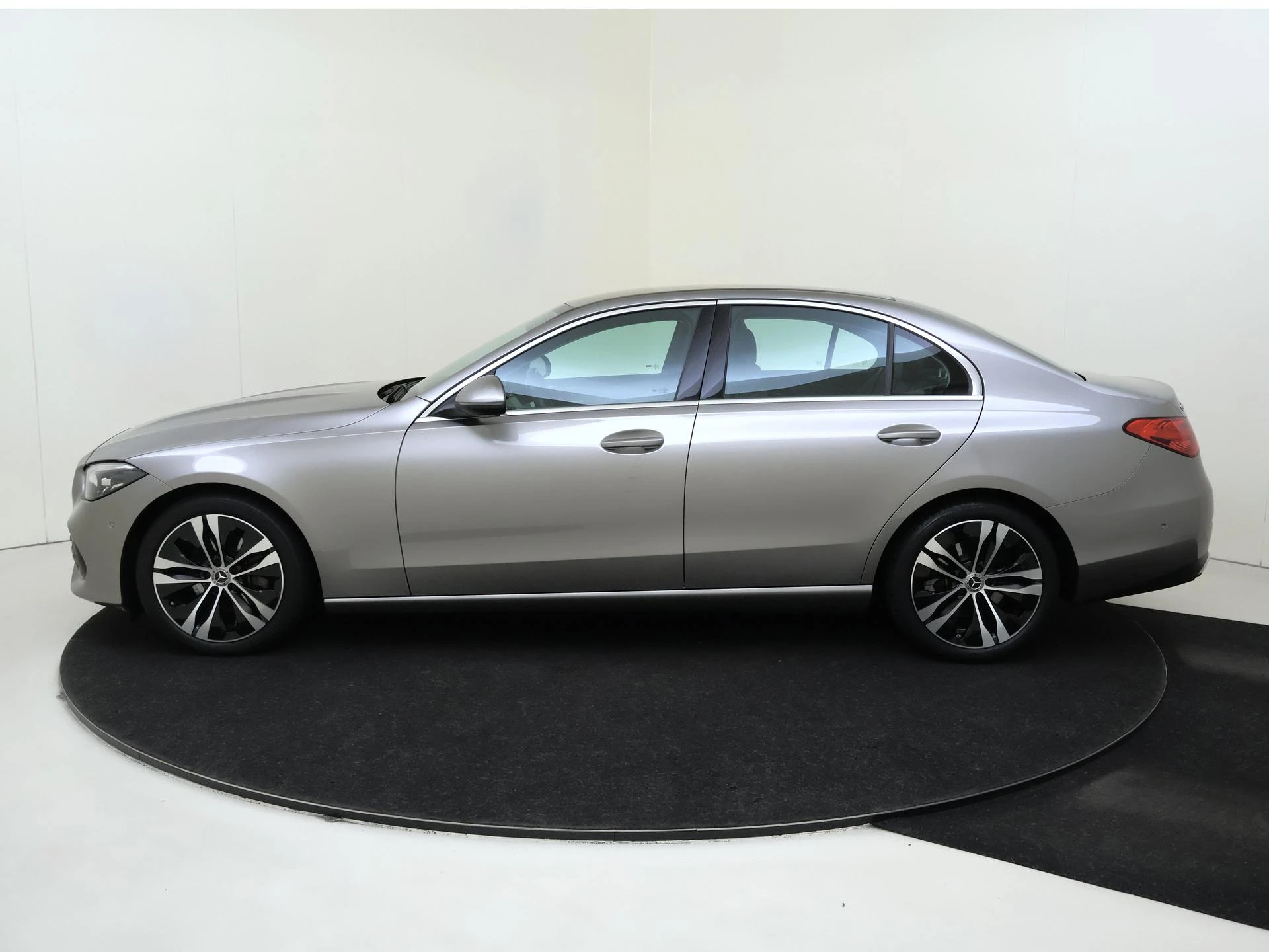 Mercedes-Benz-C-Klasse-image-7