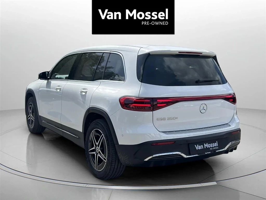 Mercedes-Benz-EQB-image-6