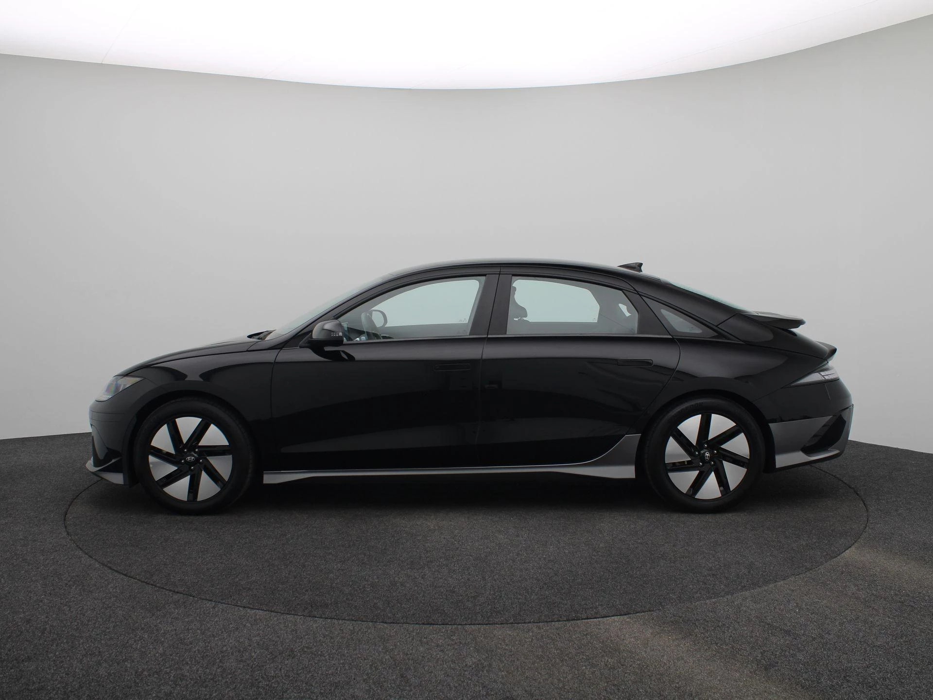 Hyundai-IONIQ 6-image-4
