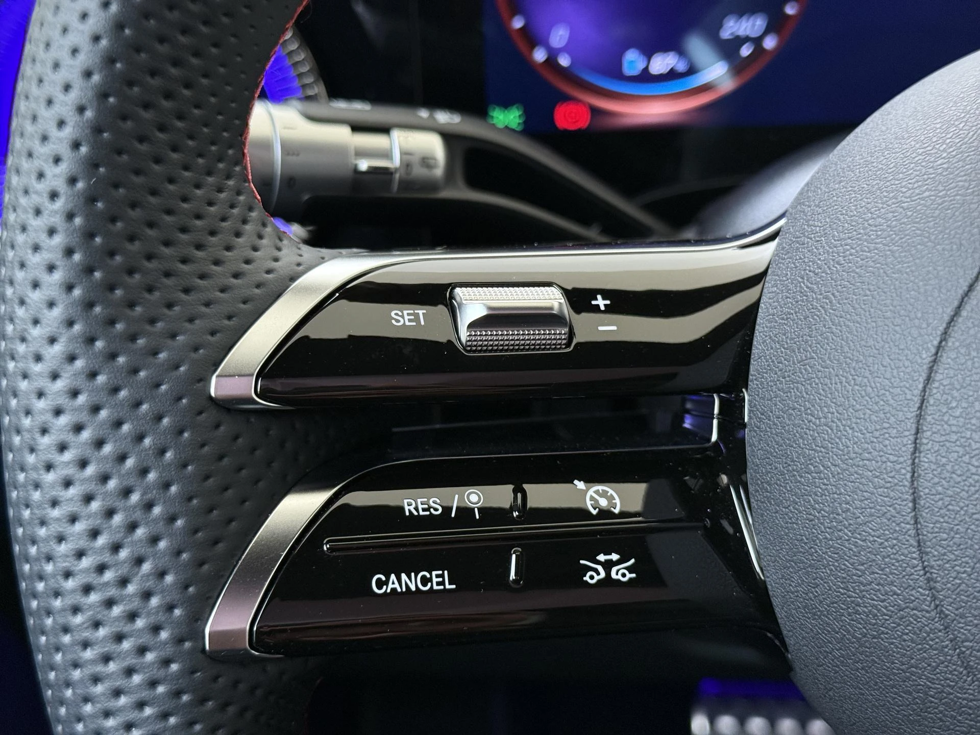Mercedes-Benz-CLA-image-11