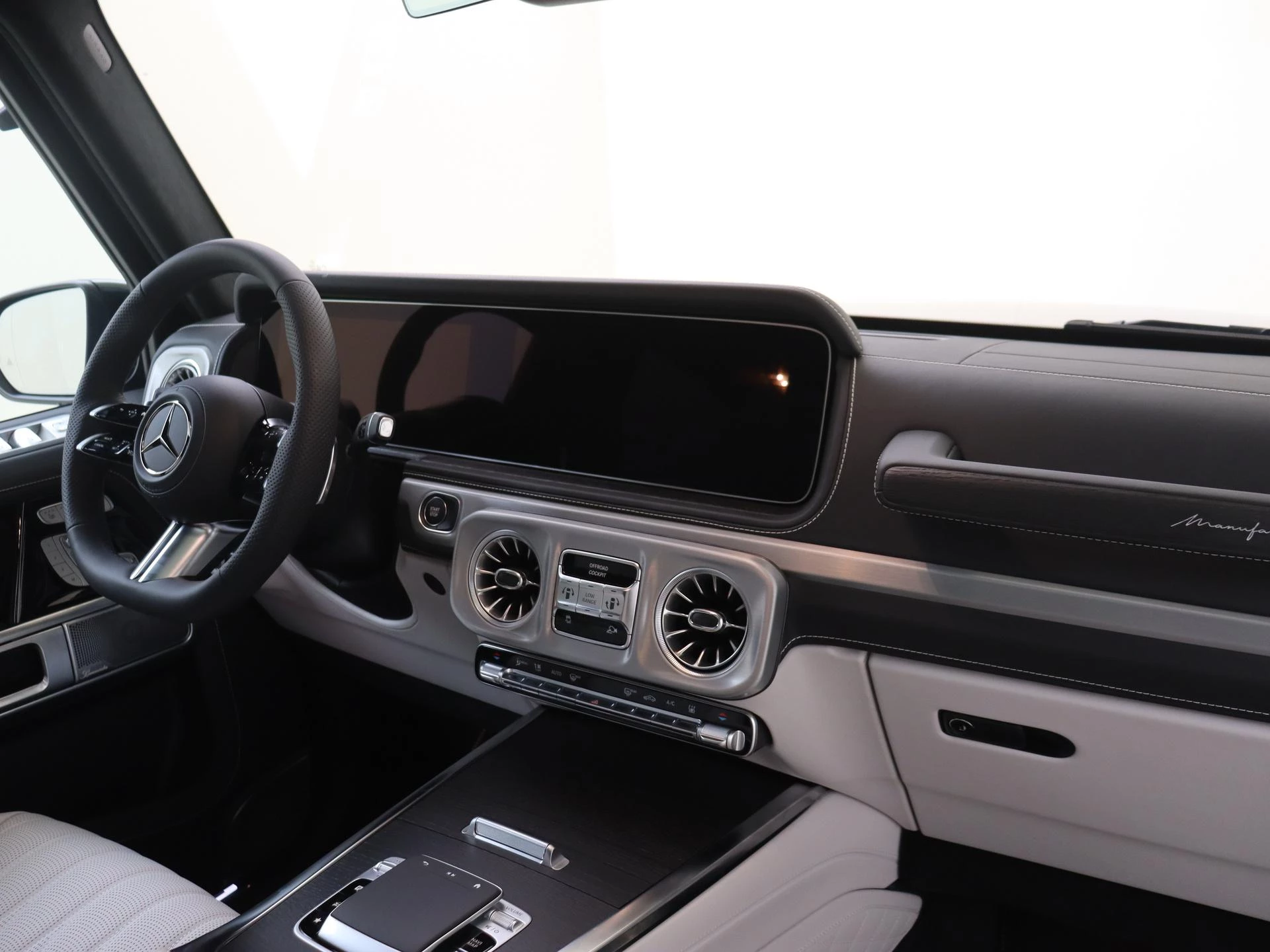 Mercedes-Benz-G-Klasse-image-9