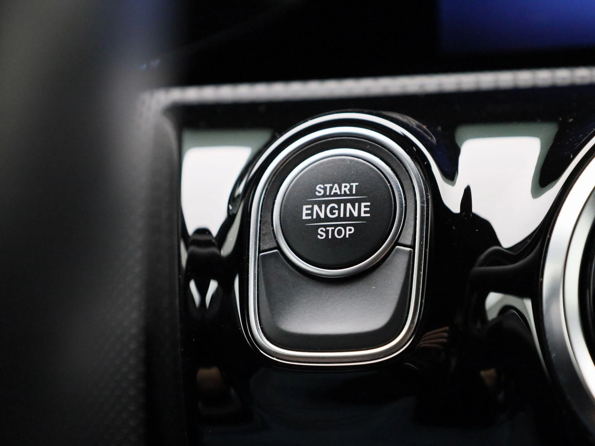 Mercedes-Benz-CLA-image-23