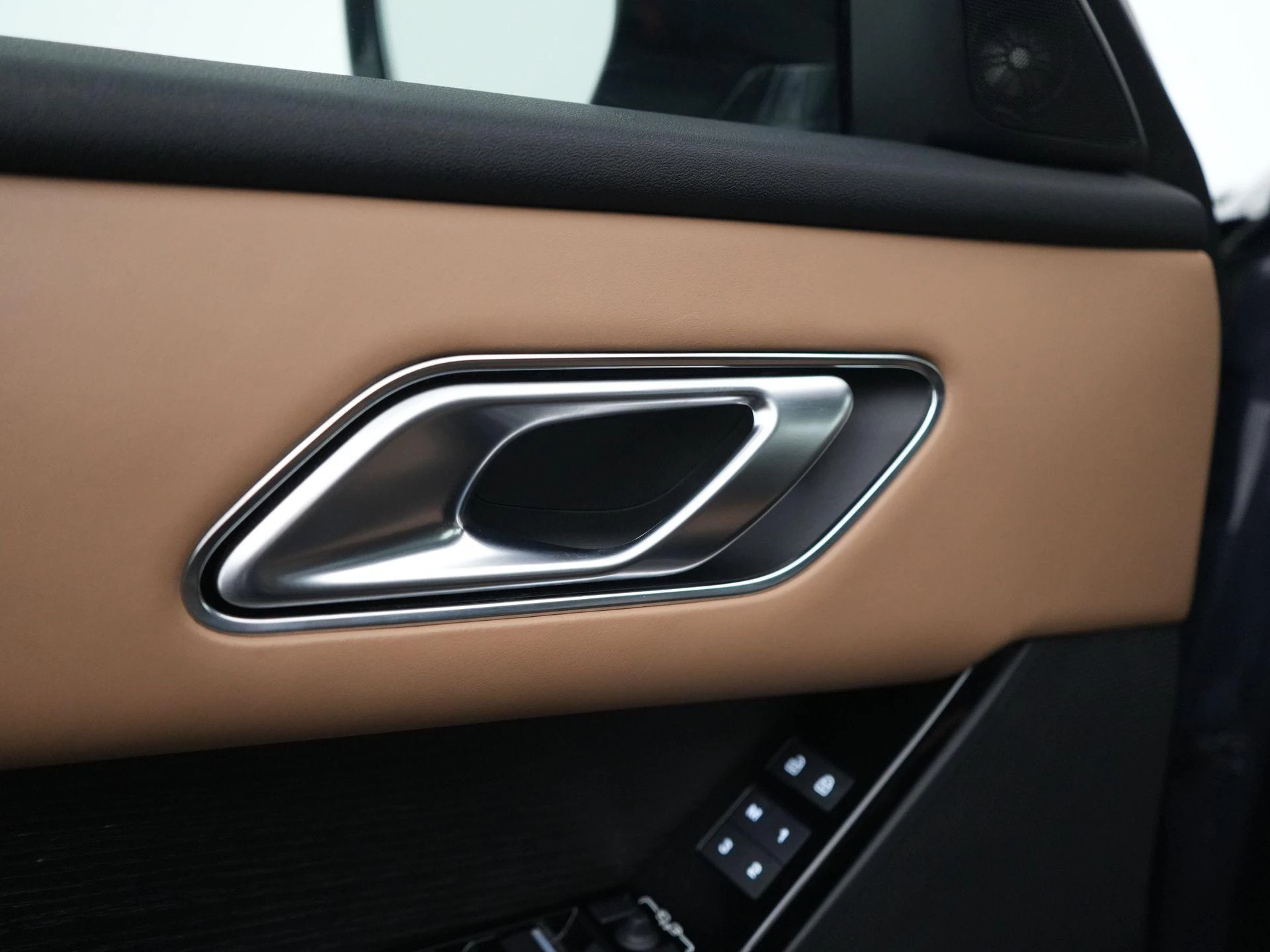 Land Rover-Range Rover Velar-image-33