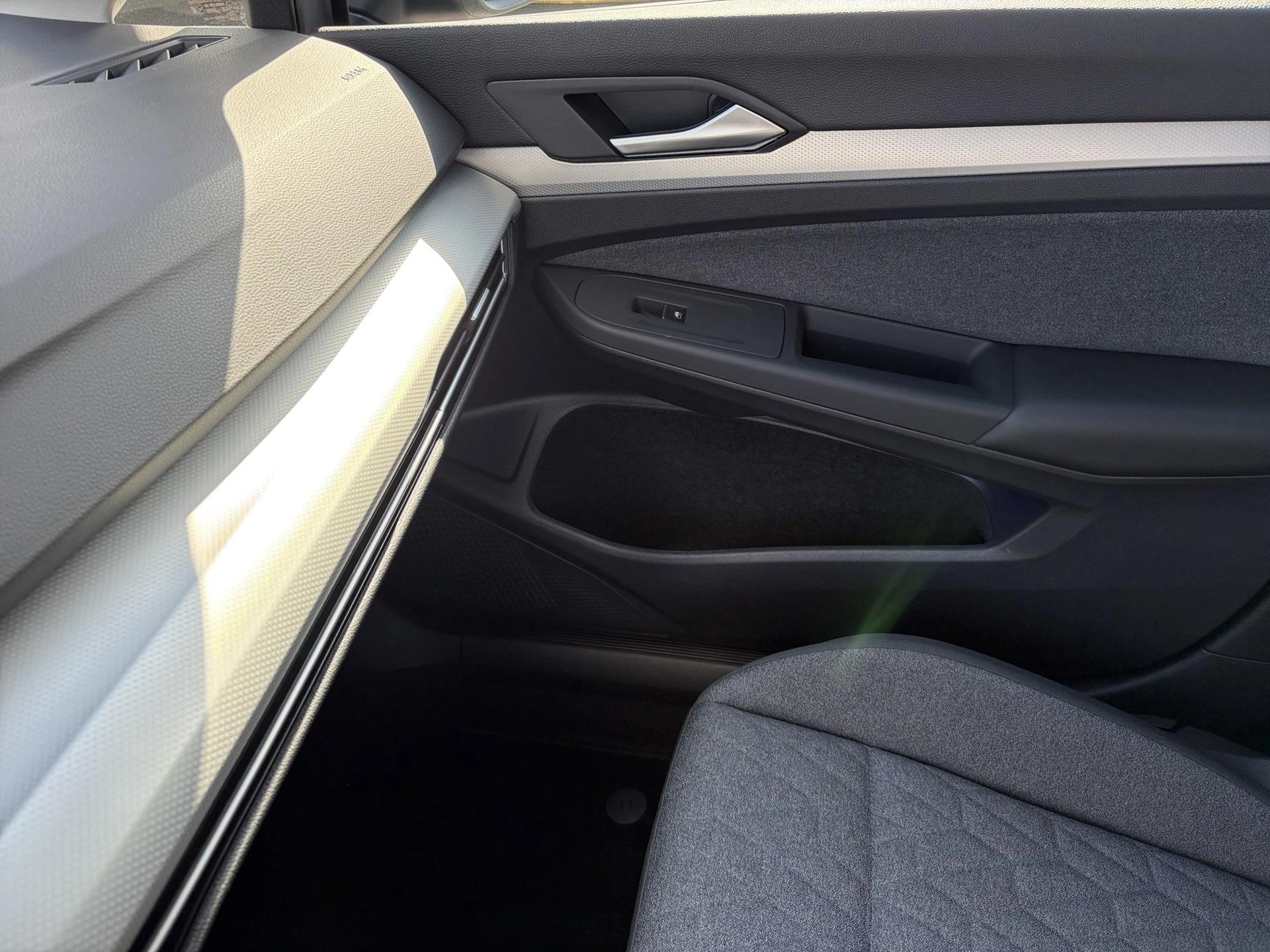 Volkswagen-Golf-image-13