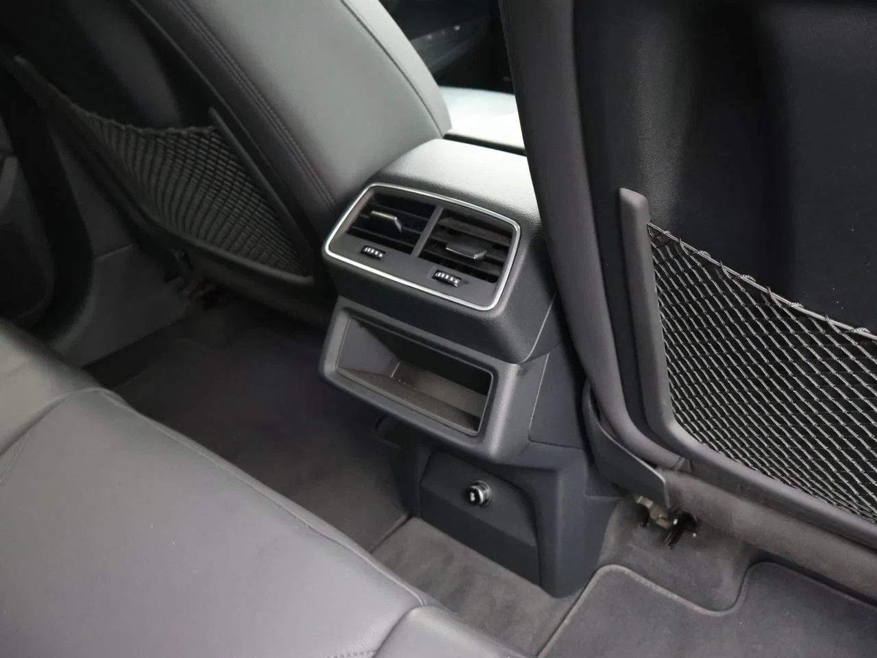 Audi e-tron Sportback Audi e-tron Sportback 55 QUATTRO 408PK *AUTOMAAT*LEDER*CAMERA*VIRTUAL COCKPIT*PDC*ACC*NAVI*APP-CONNECT*...*