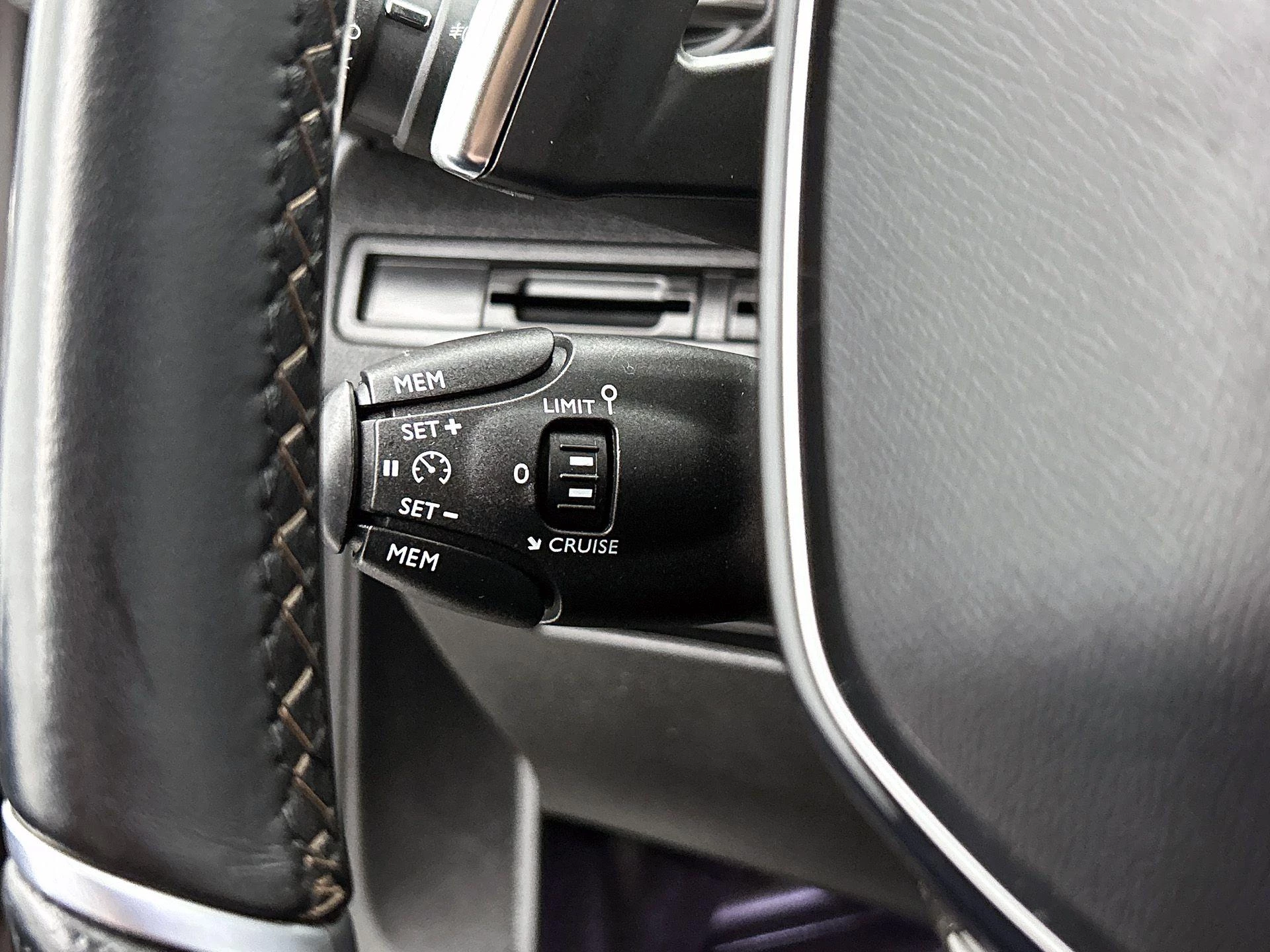 Peugeot-5008-image-8