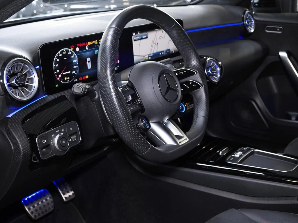 Mercedes-AMG-A-Klasse 35-image-8