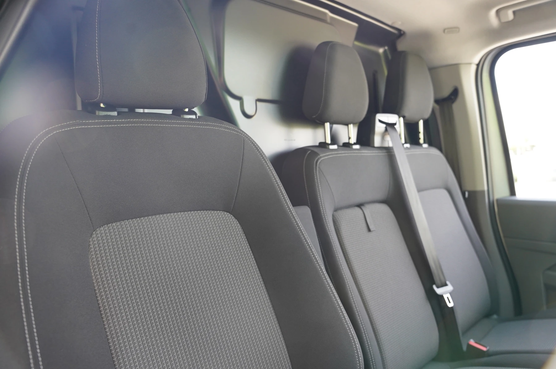 Volkswagen-Transporter-image-22