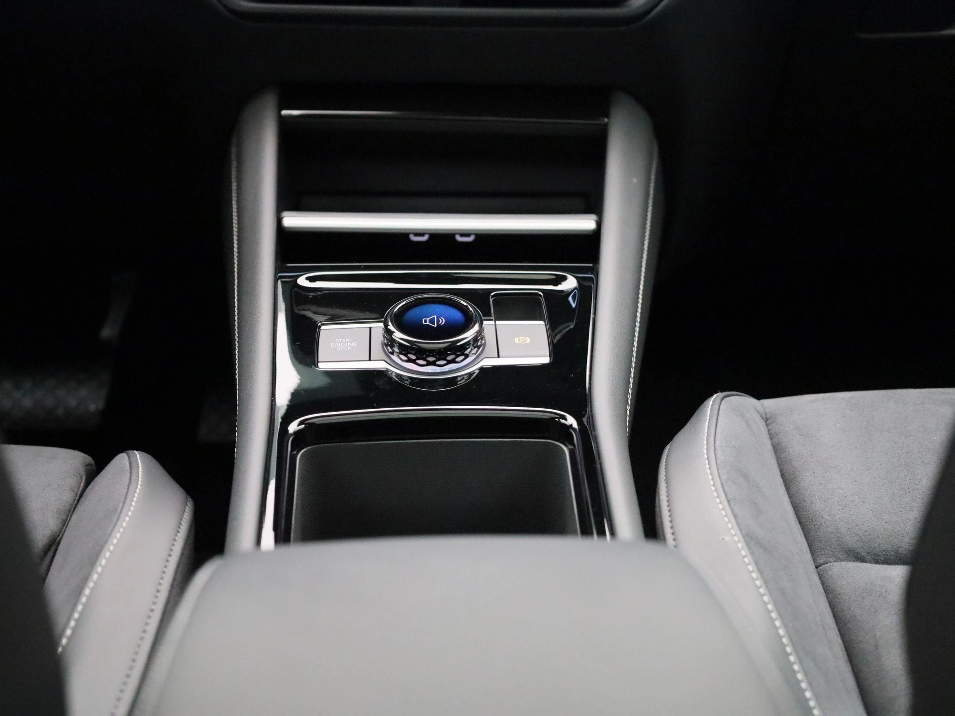 Volkswagen-Tiguan-image-10