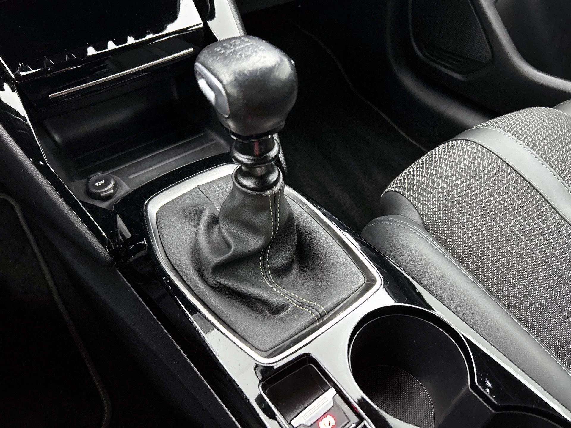 Peugeot-208-image-30