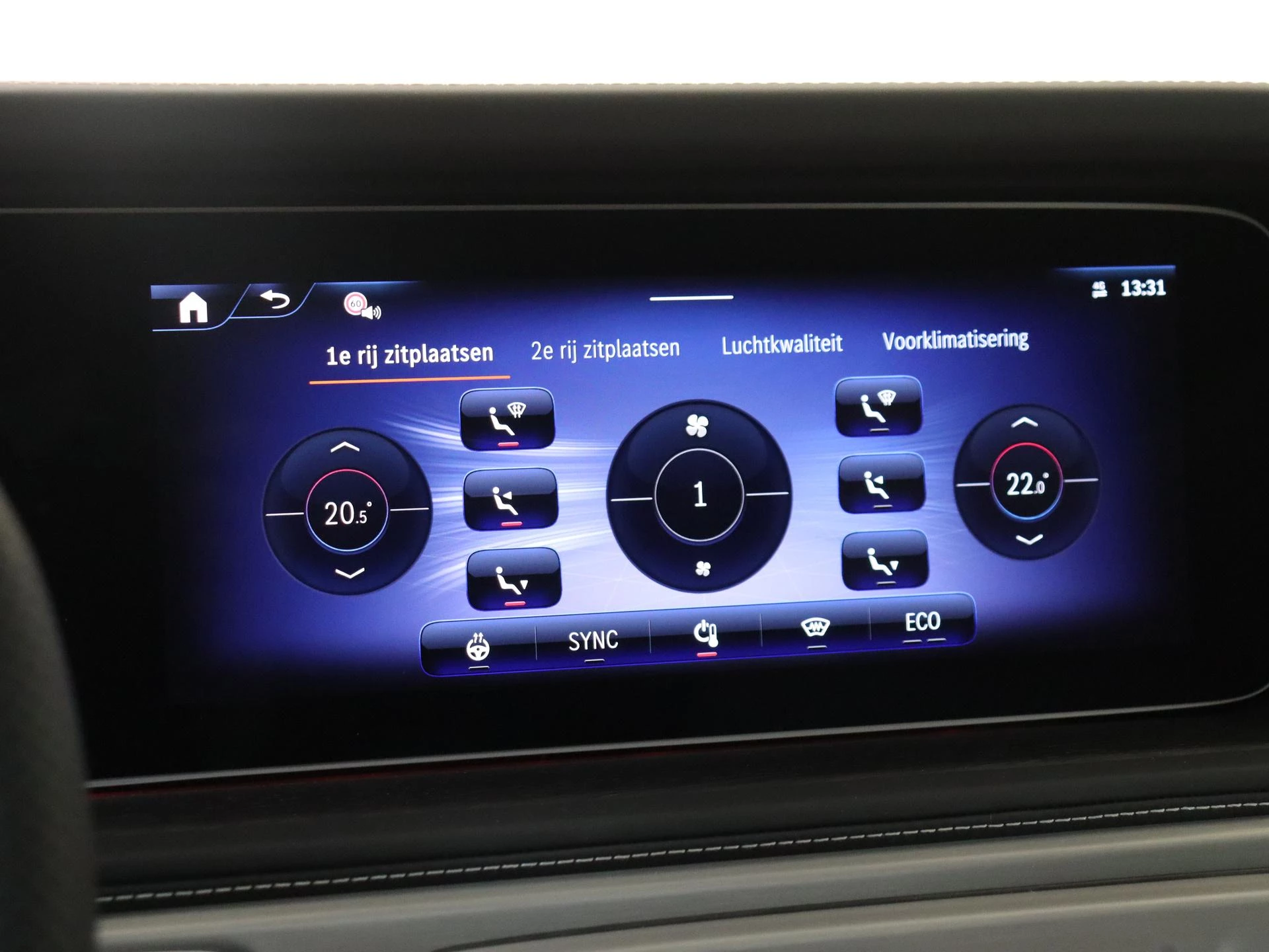 Mercedes-Benz-G-Klasse-image-19