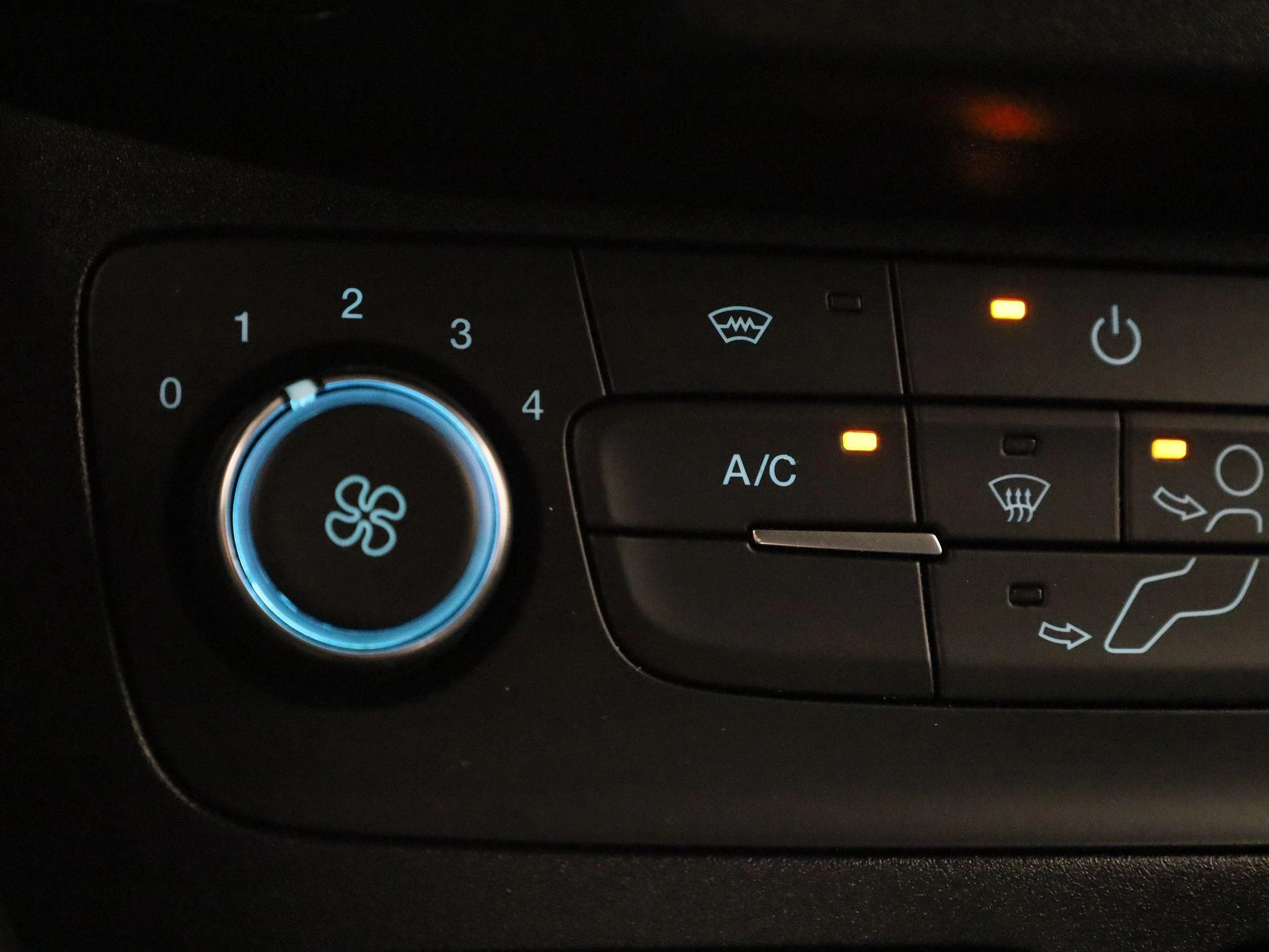 Ford-Transit Connect-image-23