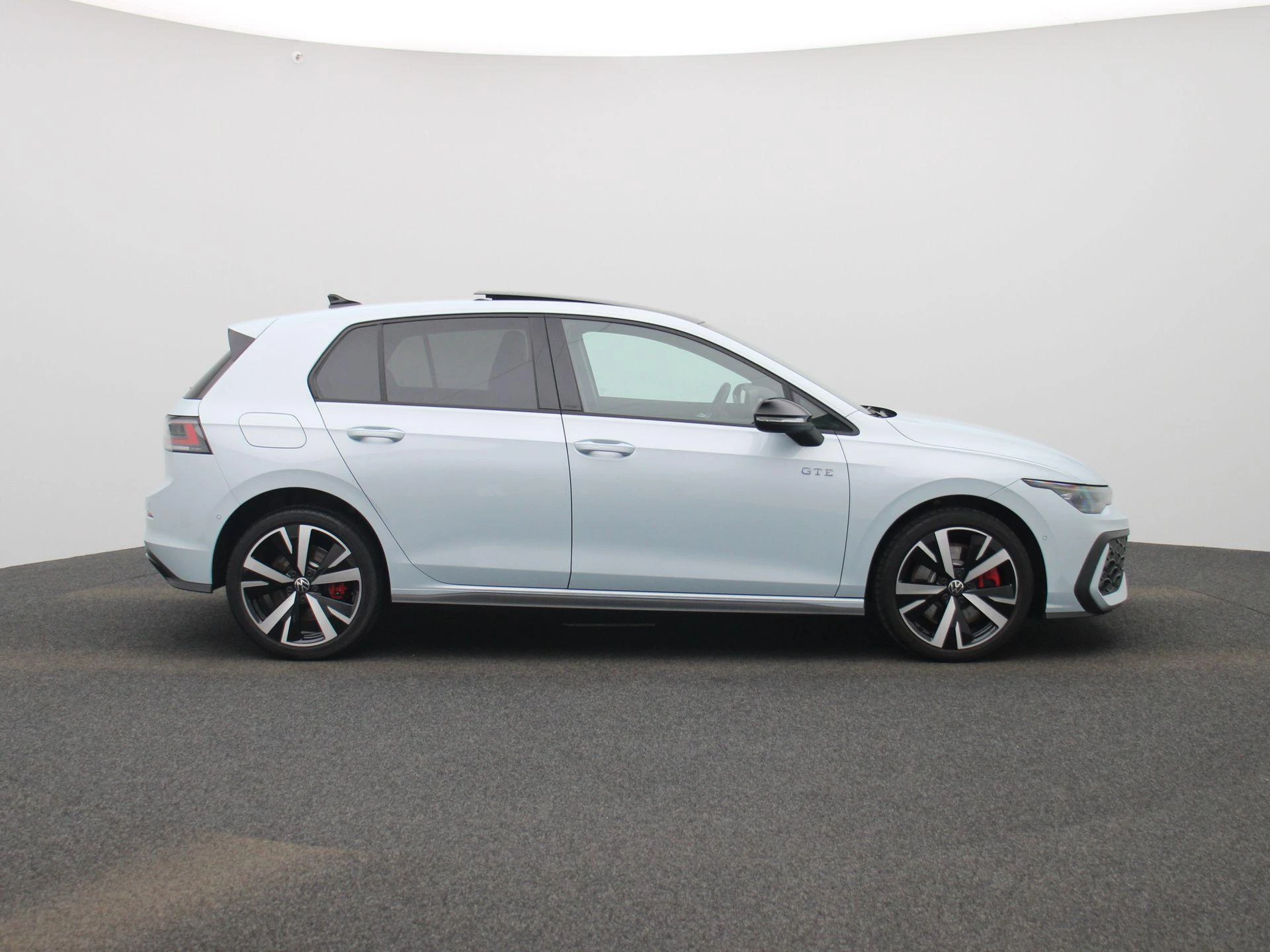 Volkswagen-Golf-image-5